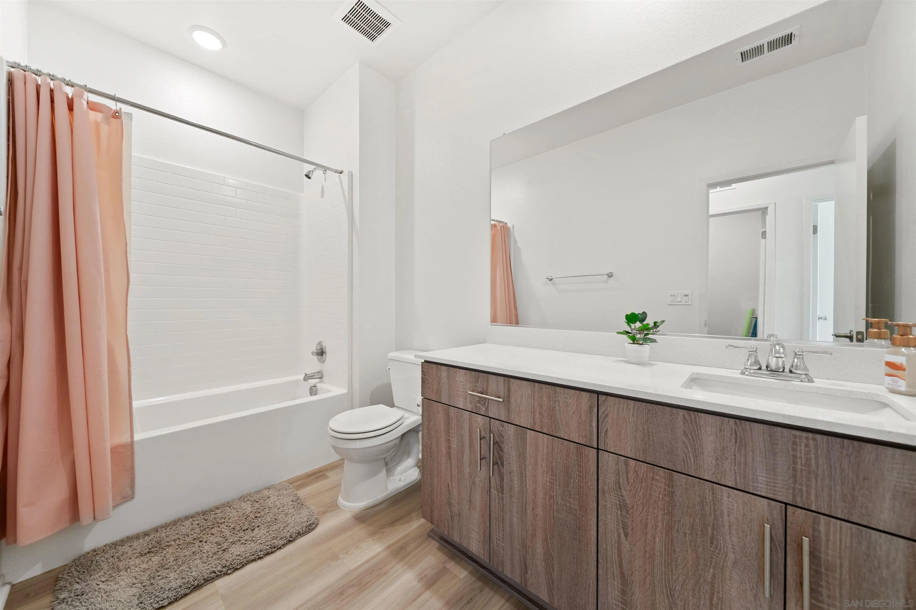https://cdn.realtyfeed.com/cdn/127/250037014/9923449c8a3b4e84bb629f1cb9c82b28.webp