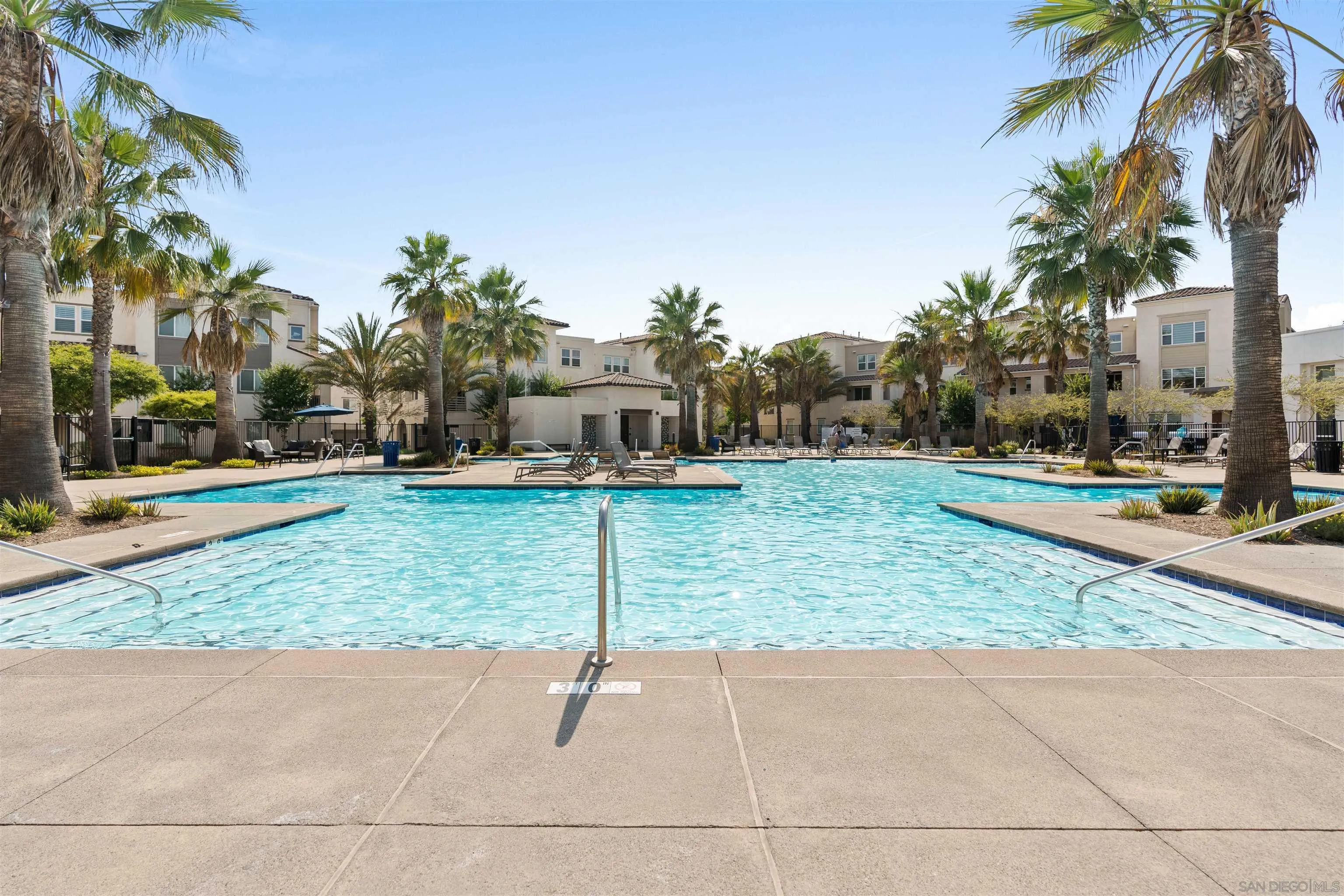 https://cdn.realtyfeed.com/cdn/127/250037014/b1feb1cae9fe4e16c48caf3b13764ab3.webp