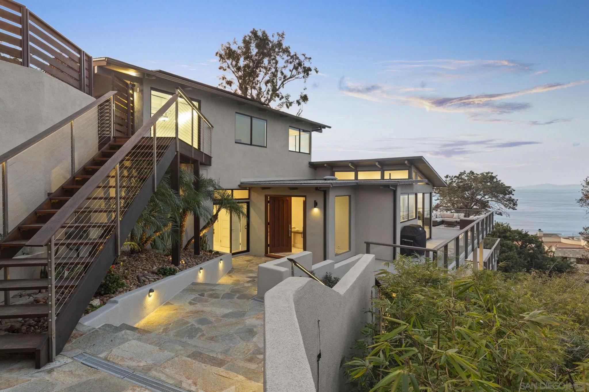 https://cdn.realtyfeed.com/cdn/127/250037018/125074363694a5826f23cb1fa959e698.webp