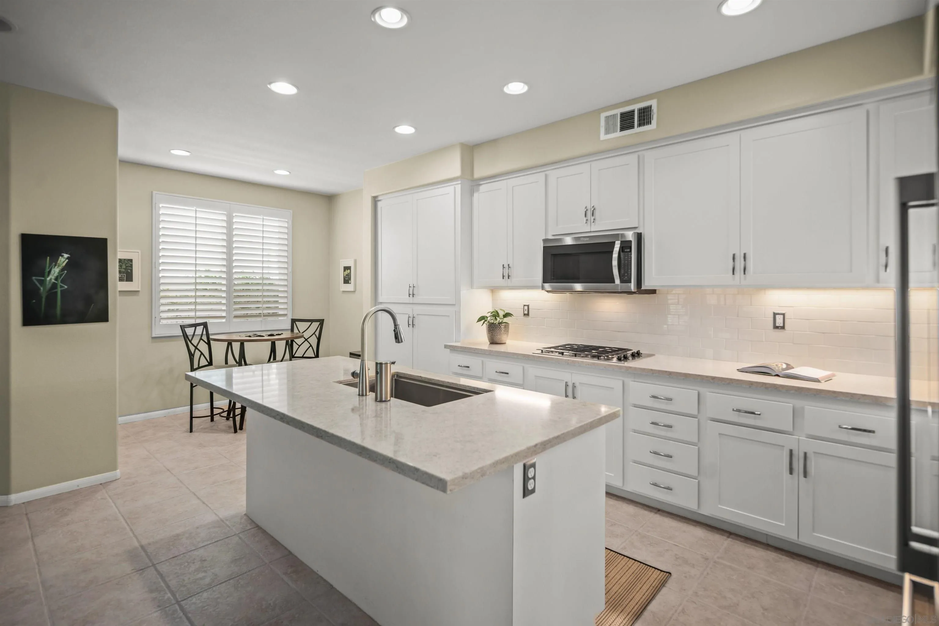 https://cdn.realtyfeed.com/cdn/127/250037019/53bb0e8a9675ca5f80c159abb4b79928.webp