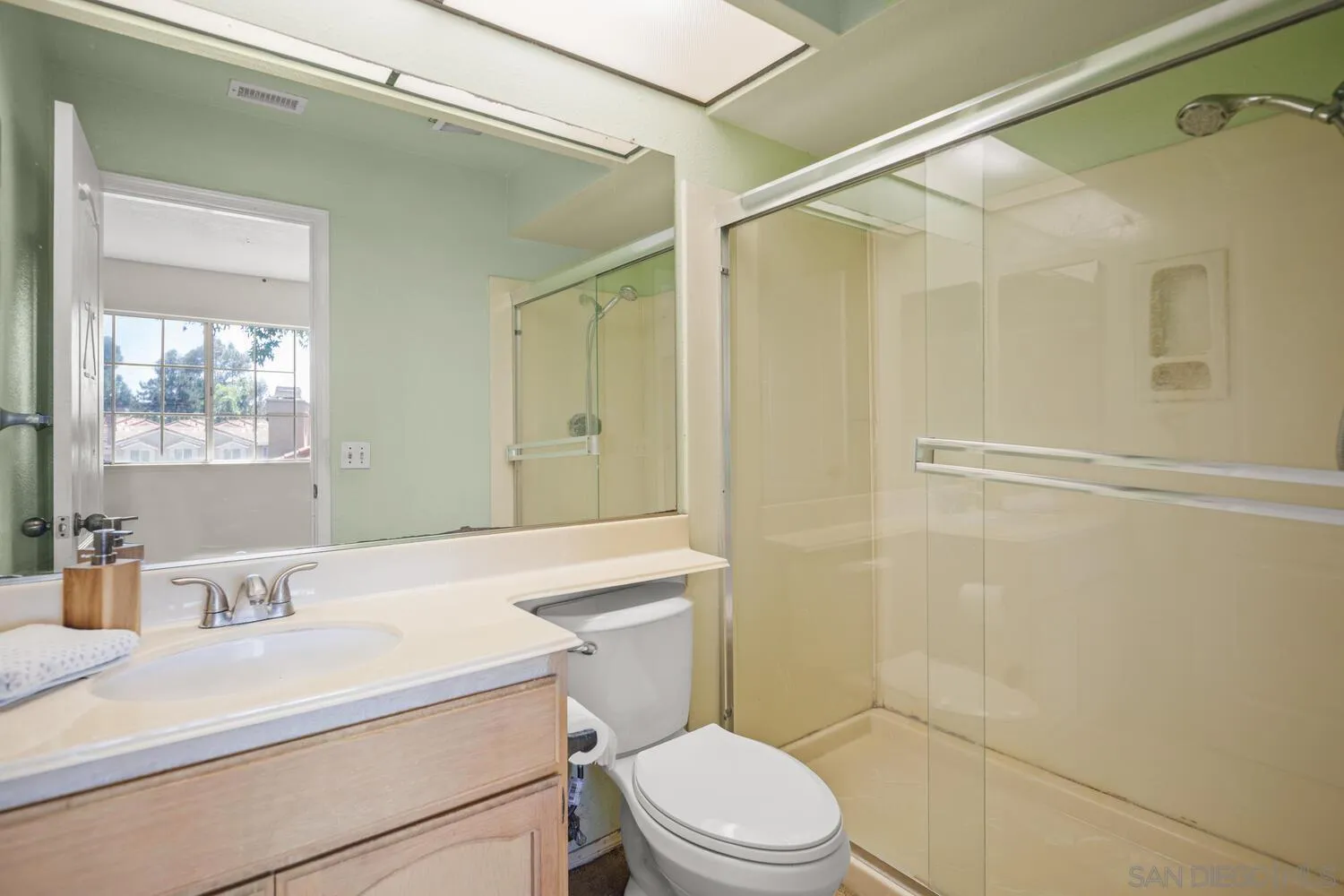 https://cdn.realtyfeed.com/cdn/127/250037020/690dfd106493c37c2801e8458878e655.webp