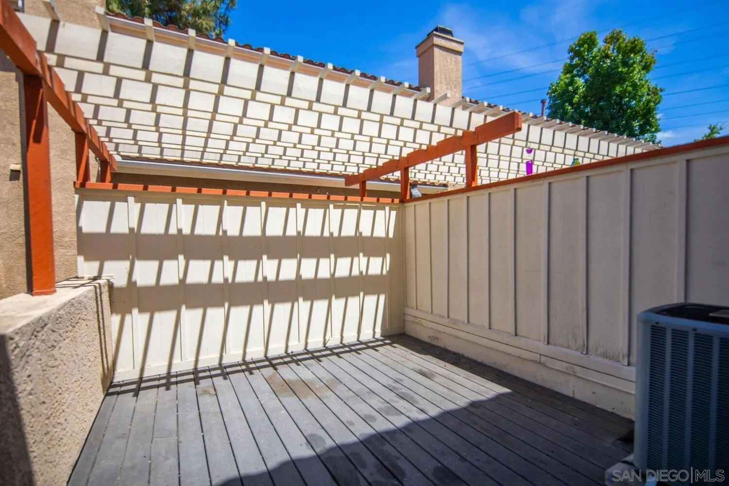 https://cdn.realtyfeed.com/cdn/127/250037020/7fa6fd6441f759838eb501129dd9d3a3.webp