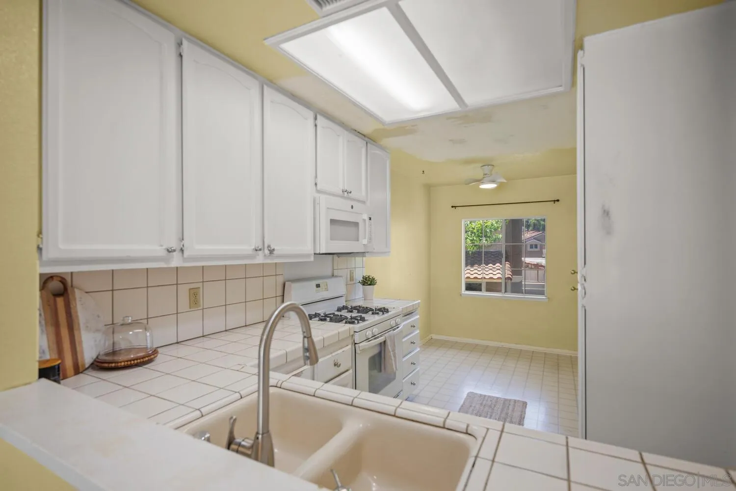 https://cdn.realtyfeed.com/cdn/127/250037020/9ed1939cd250c6da3e25c590bcf53a4b.webp