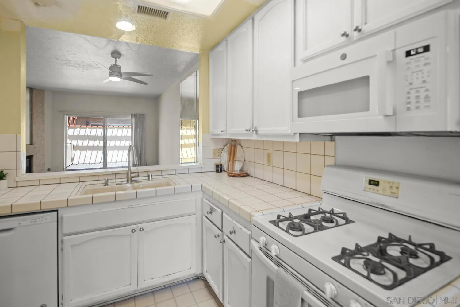 https://cdn.realtyfeed.com/cdn/127/250037020/d58004bd69662e25cf81abc2de126323.webp