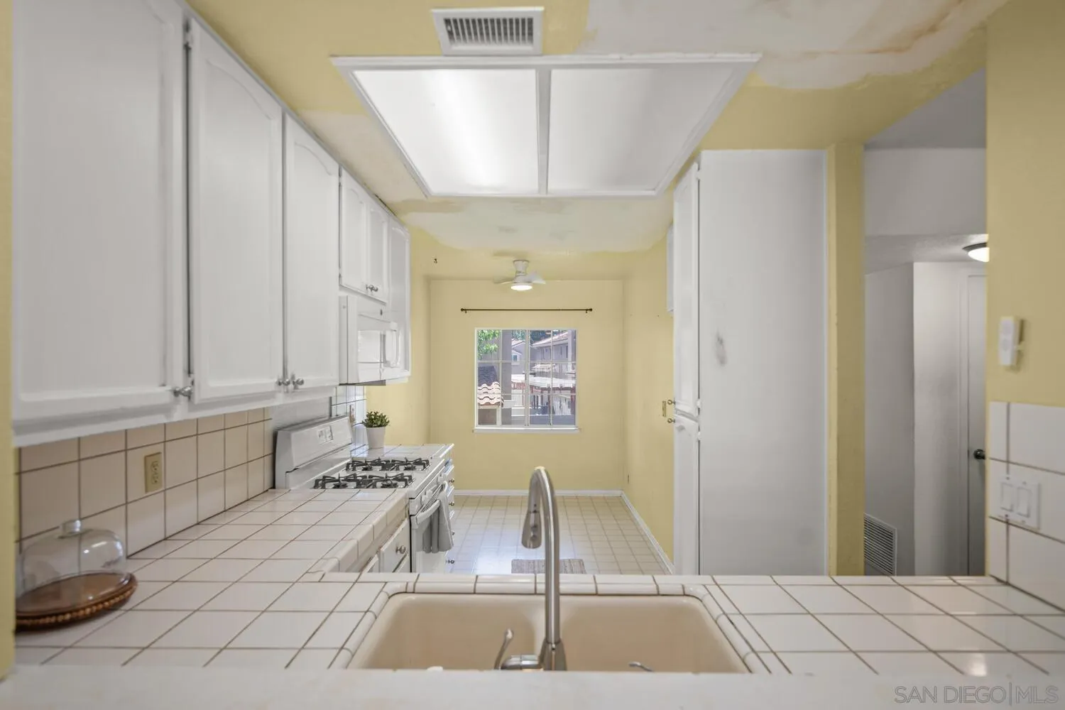https://cdn.realtyfeed.com/cdn/127/250037020/dad0c319d190041db502777181d67f12.webp