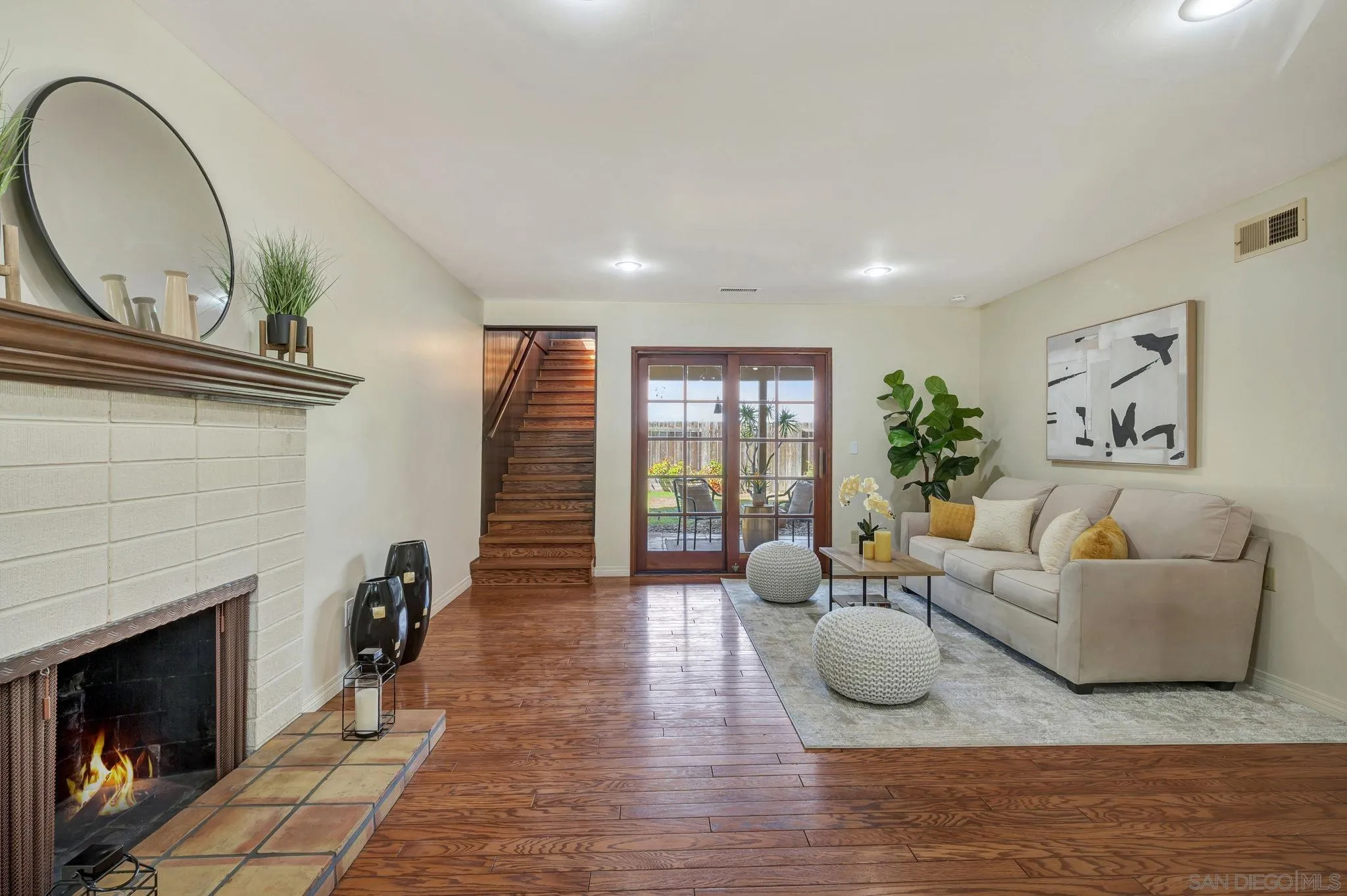 https://cdn.realtyfeed.com/cdn/127/250037021/de2d63632b61eabbe4f3a2dcbed84751.webp