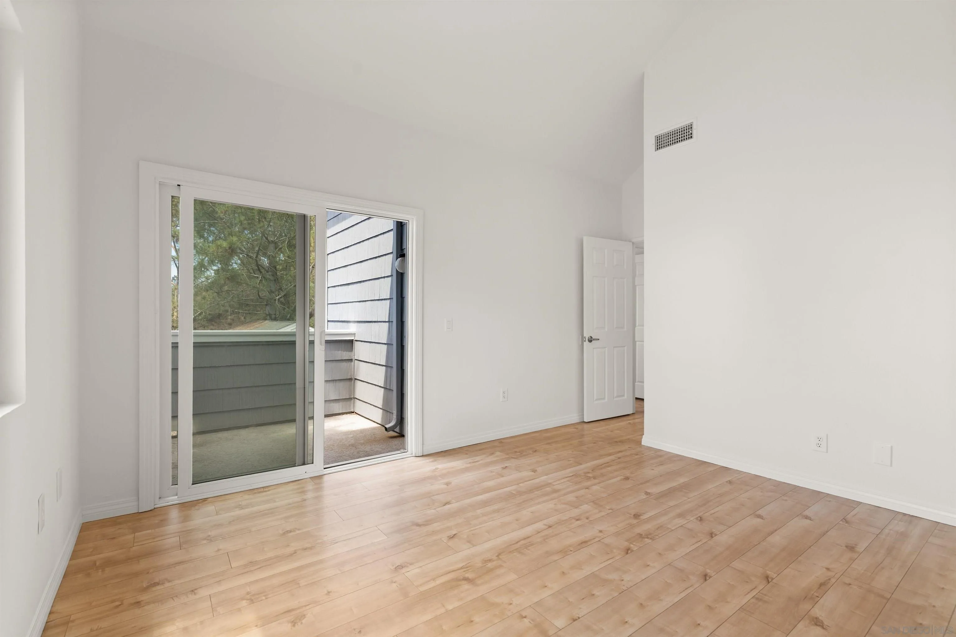 https://cdn.realtyfeed.com/cdn/127/250037027/156ef7732e0d2f16472a2cd9b4279bcc.webp