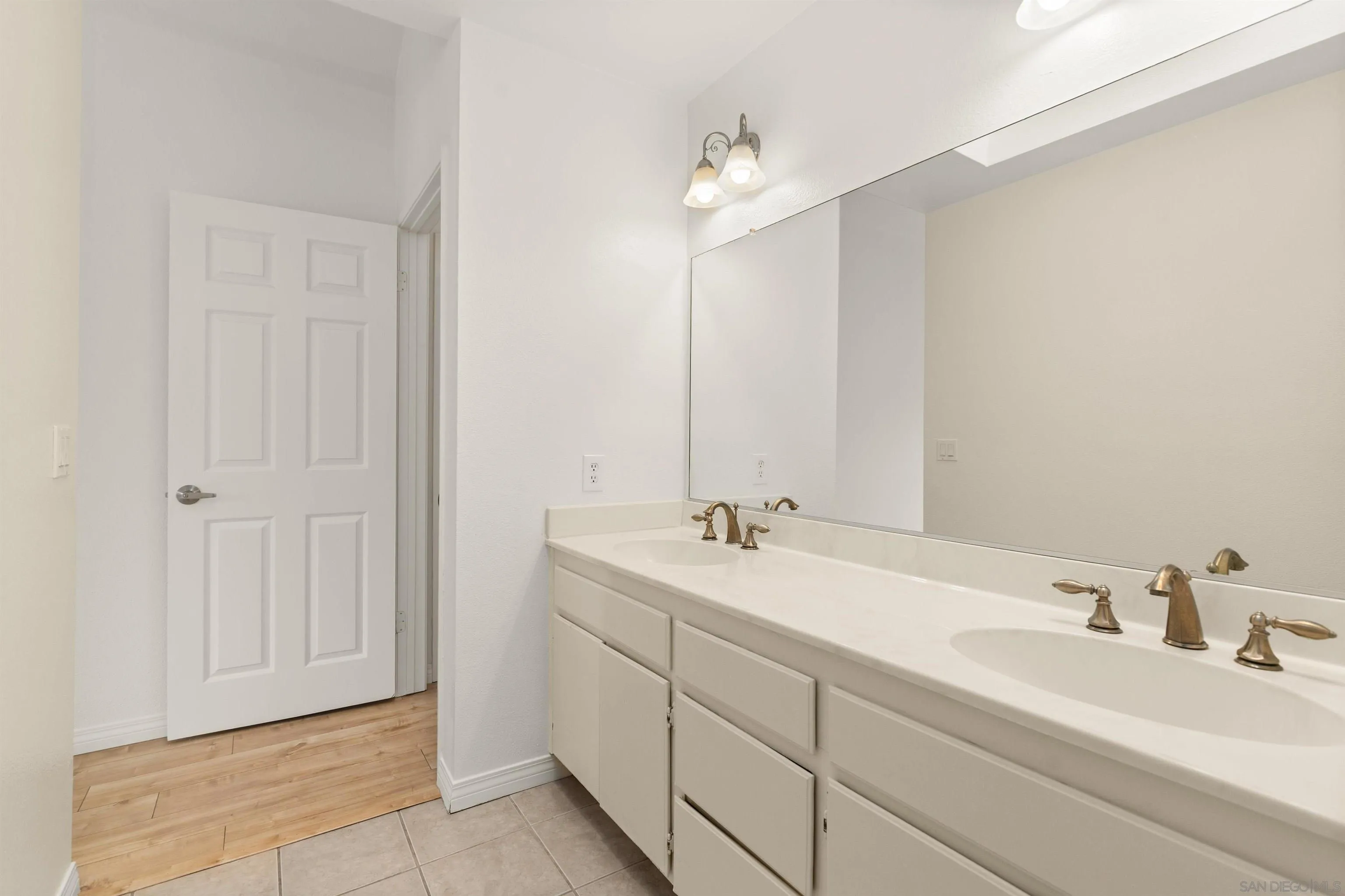 https://cdn.realtyfeed.com/cdn/127/250037027/2561b68d624105d358a9e8186b577a1c.webp