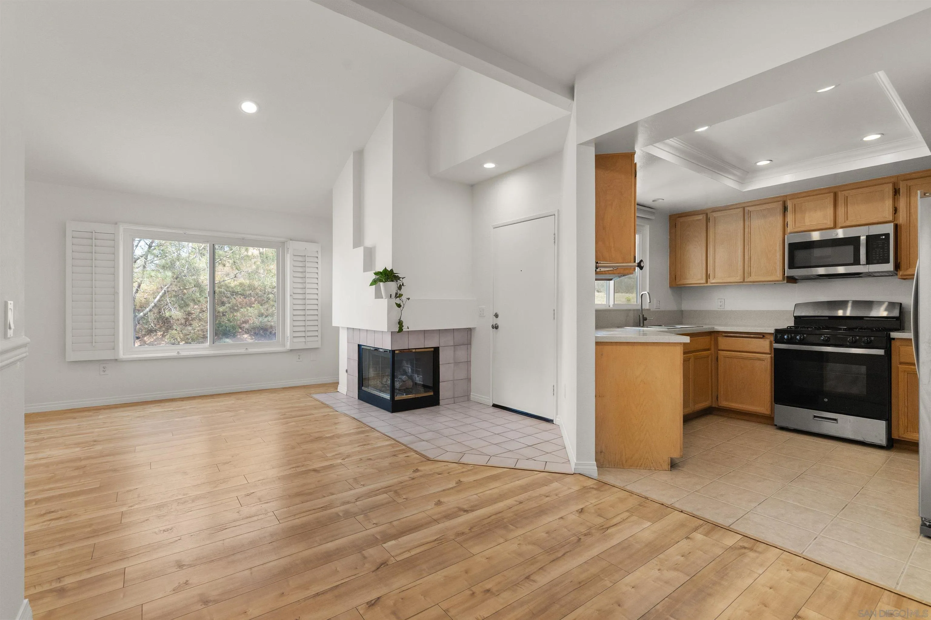 https://cdn.realtyfeed.com/cdn/127/250037027/288c22e1cfec99e384b1a258ba24e419.webp