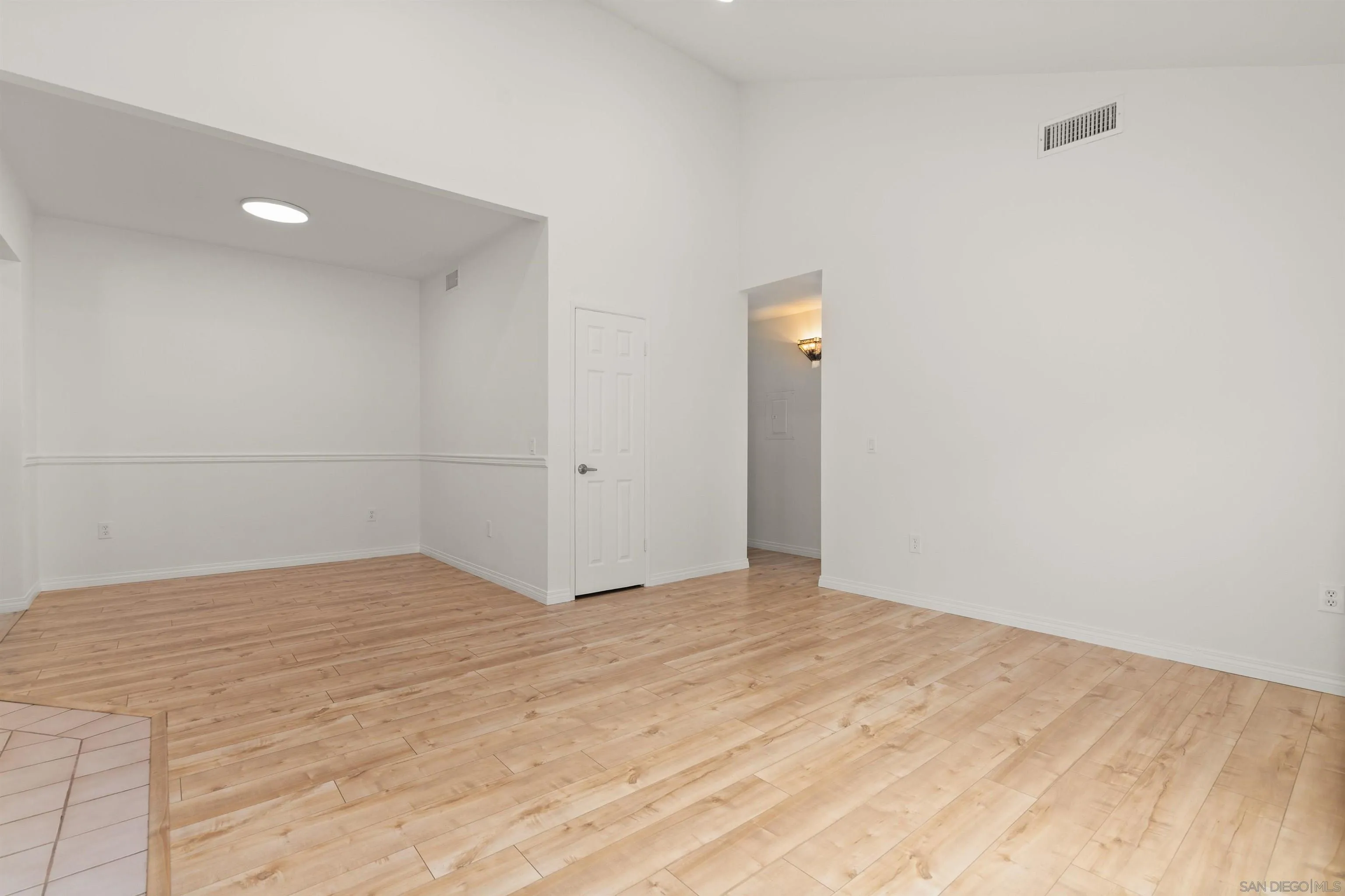 https://cdn.realtyfeed.com/cdn/127/250037027/3994319cbb3d97a9dfd41b49840fff09.webp