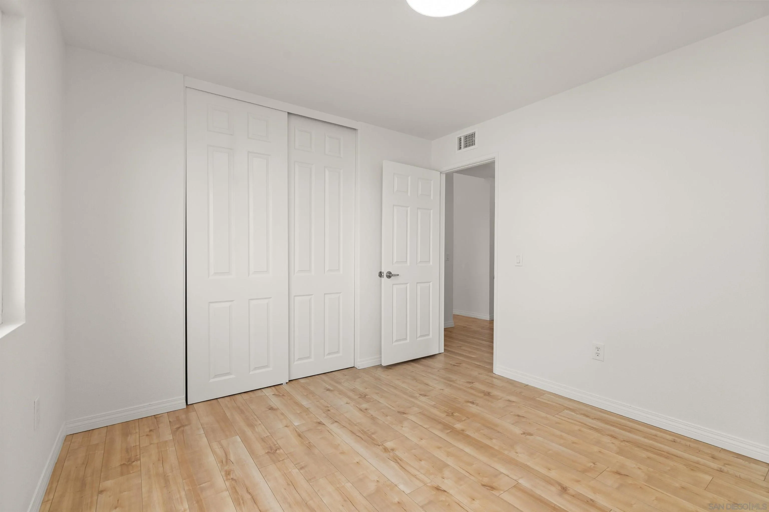 https://cdn.realtyfeed.com/cdn/127/250037027/3ba200397d2cee89f032bb3e31dc2f6f.webp