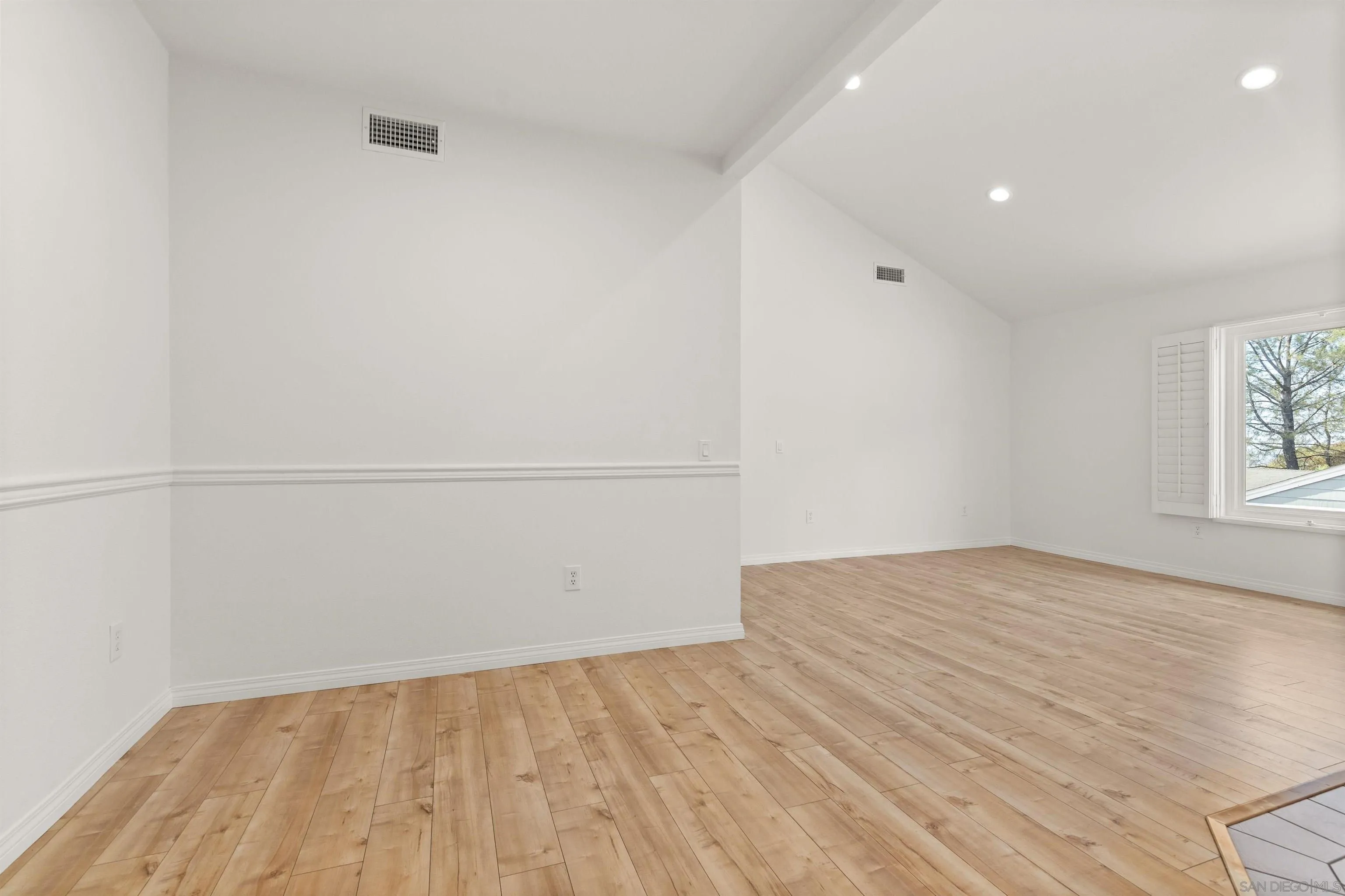 https://cdn.realtyfeed.com/cdn/127/250037027/6b4d4a893cf0ad9f2100544d091b1b6c.webp