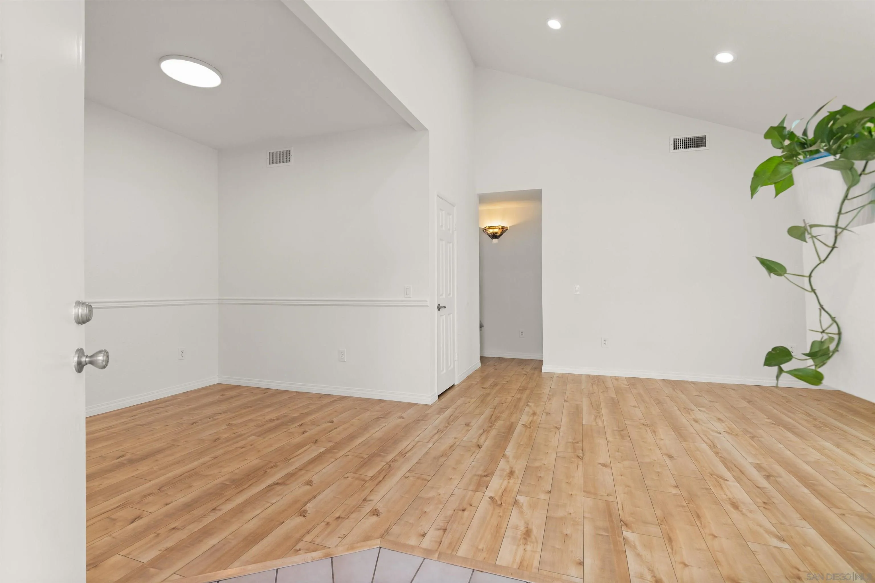https://cdn.realtyfeed.com/cdn/127/250037027/78796344ef9def0fdec596343778b0f1.webp