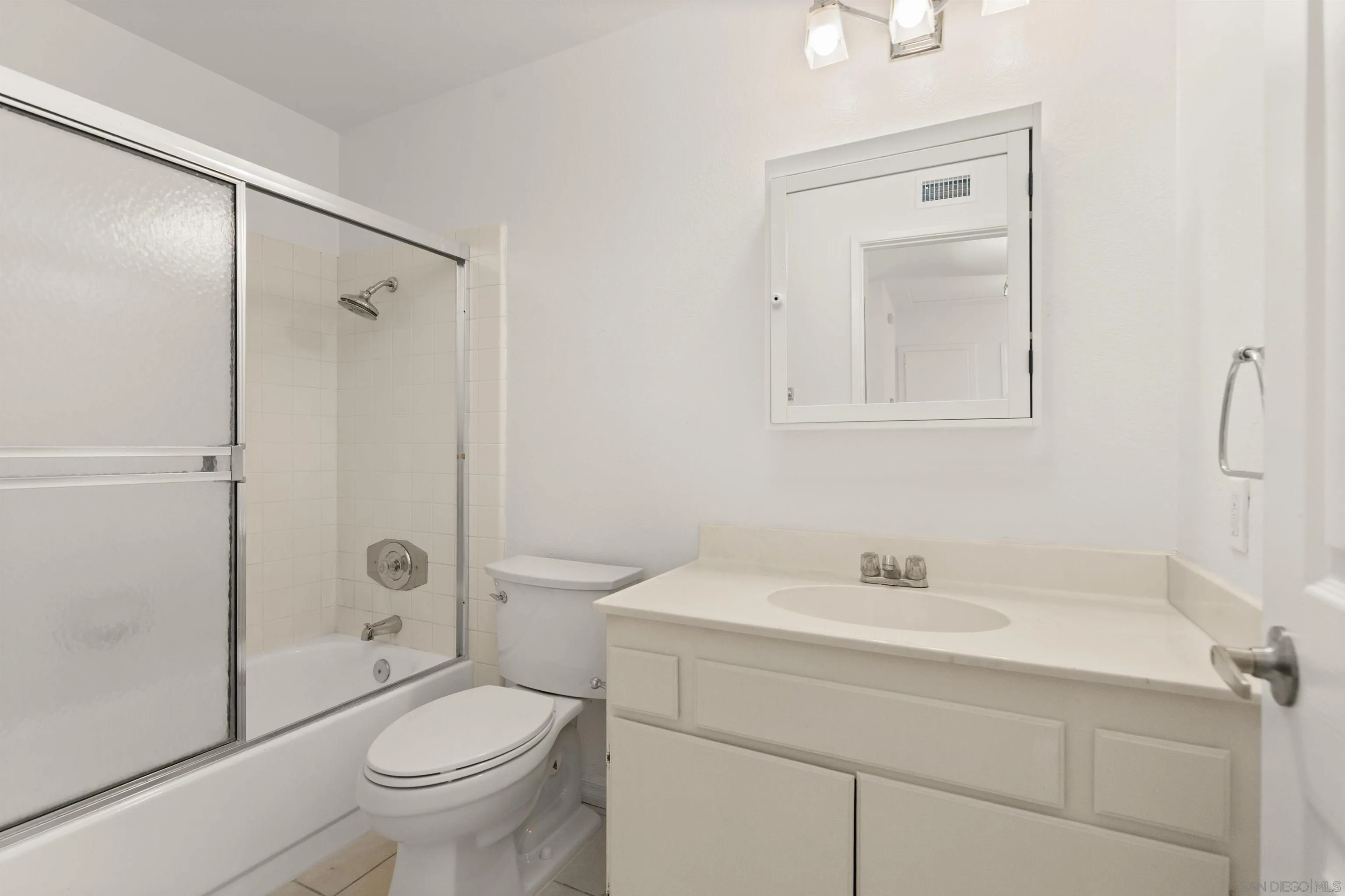 https://cdn.realtyfeed.com/cdn/127/250037027/8c3dd3f0252d12c0c27496d847e202af.webp