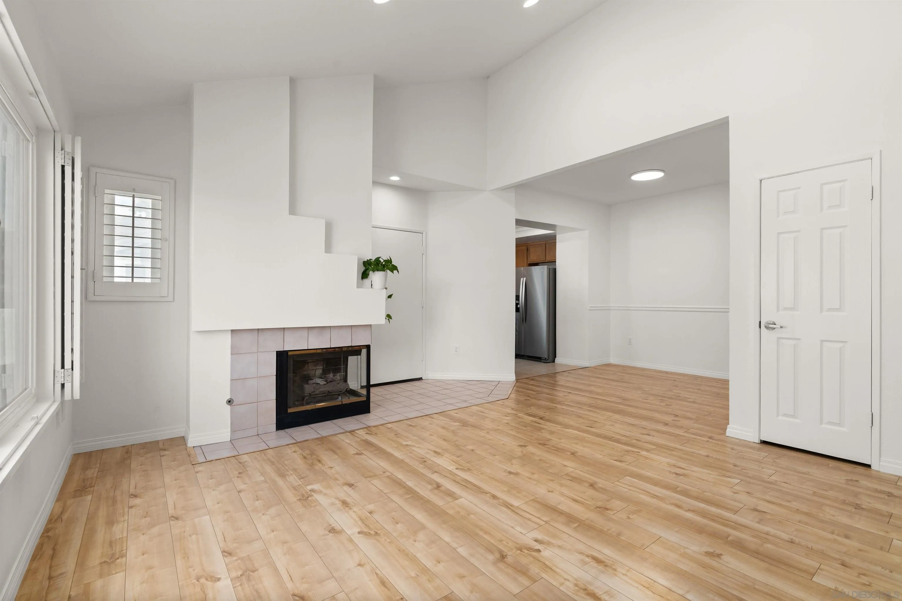 https://cdn.realtyfeed.com/cdn/127/250037027/ca61fd2c5a2c8f382c95c9401e6674bd.webp