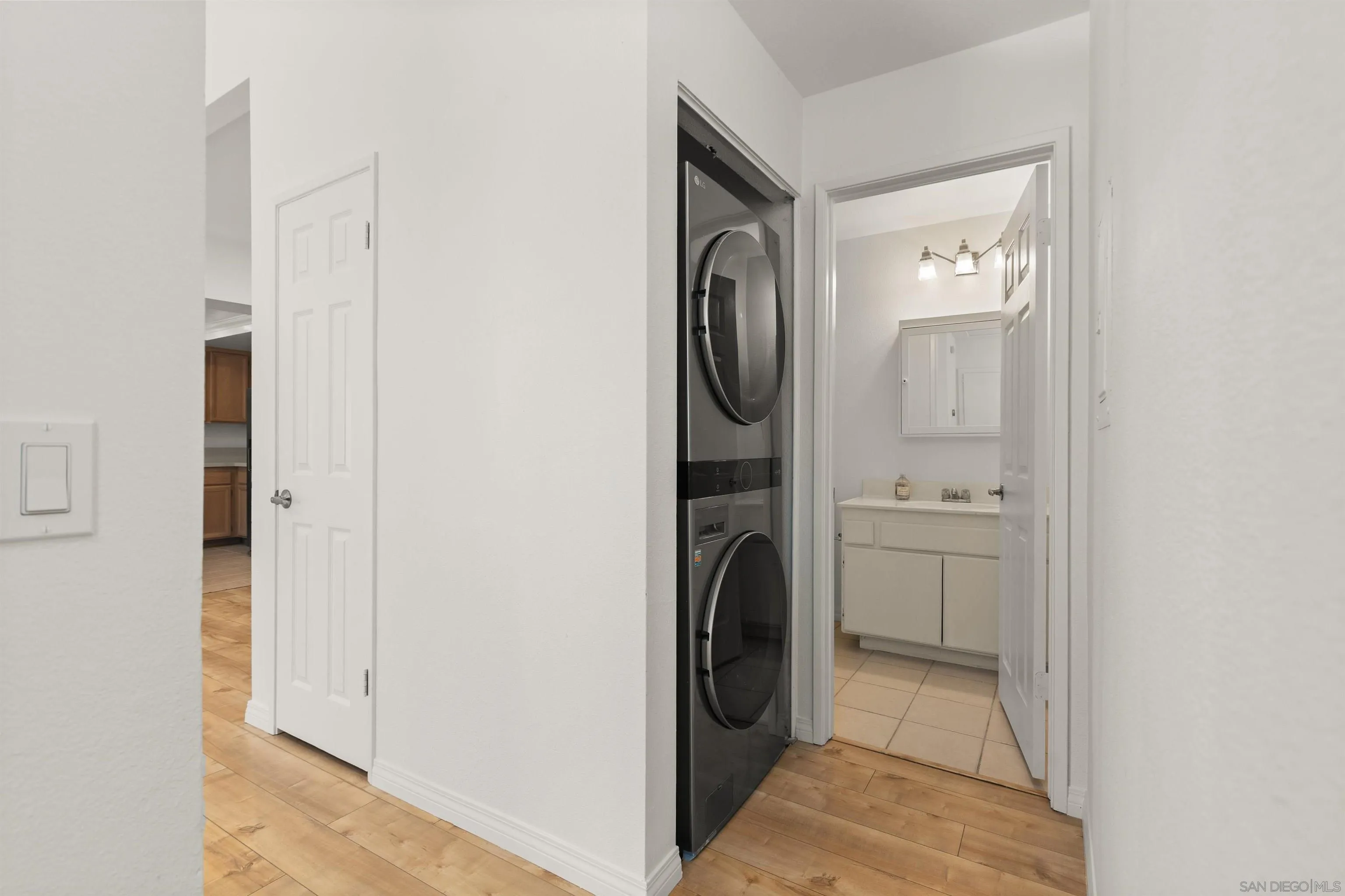 https://cdn.realtyfeed.com/cdn/127/250037027/fb671cba1a9094d503f71fd3c696c2de.webp