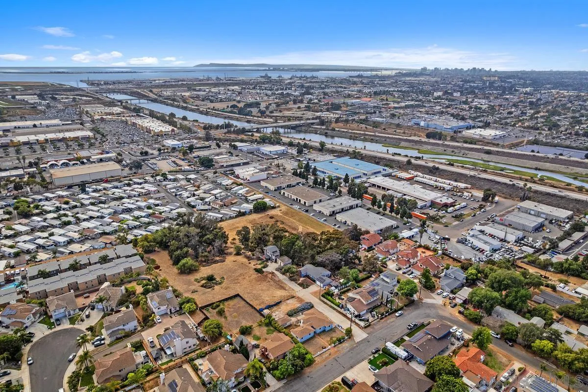 https://cdn.realtyfeed.com/cdn/127/250037030/02de6e9f7de5921bfd8bdbd7d3f33288.webp