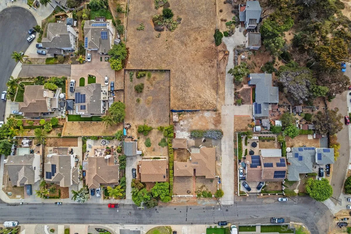 https://cdn.realtyfeed.com/cdn/127/250037030/1c23f88ee4890387356f87ca130891ef.webp