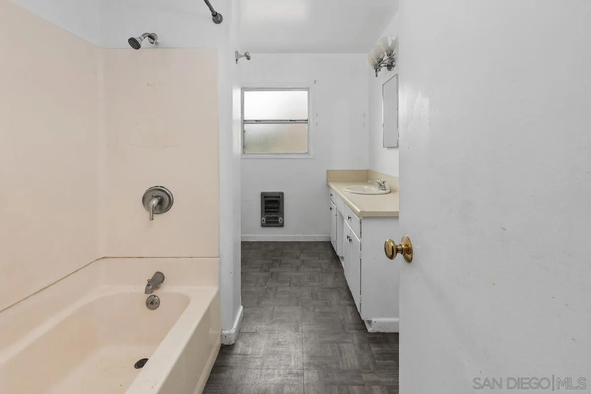 https://cdn.realtyfeed.com/cdn/127/250037030/2861dedf709d756677de61f62c304b55.webp