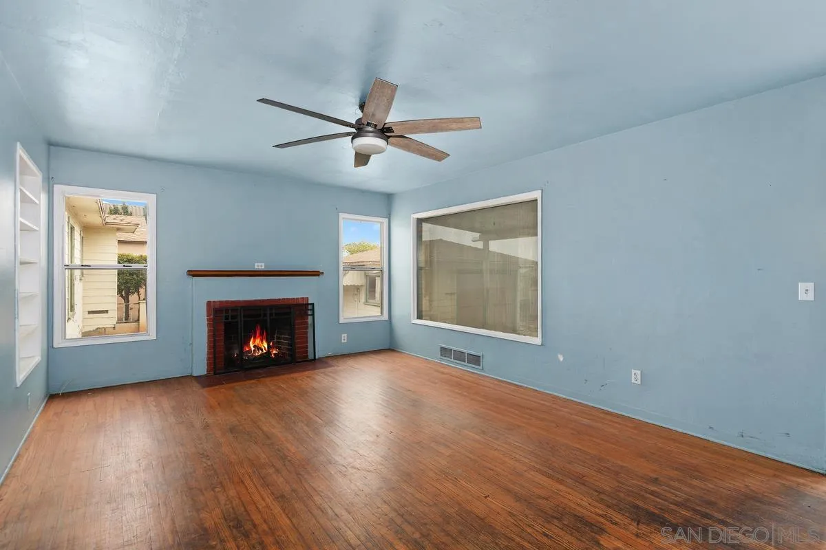 https://cdn.realtyfeed.com/cdn/127/250037030/4ca59f098047172b54ba309b07528ea8.webp