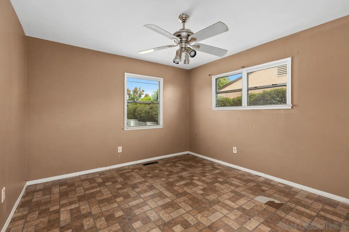 https://cdn.realtyfeed.com/cdn/127/250037030/8e73b01b3efcbb4da00a4c5d3a9f3c1e.webp