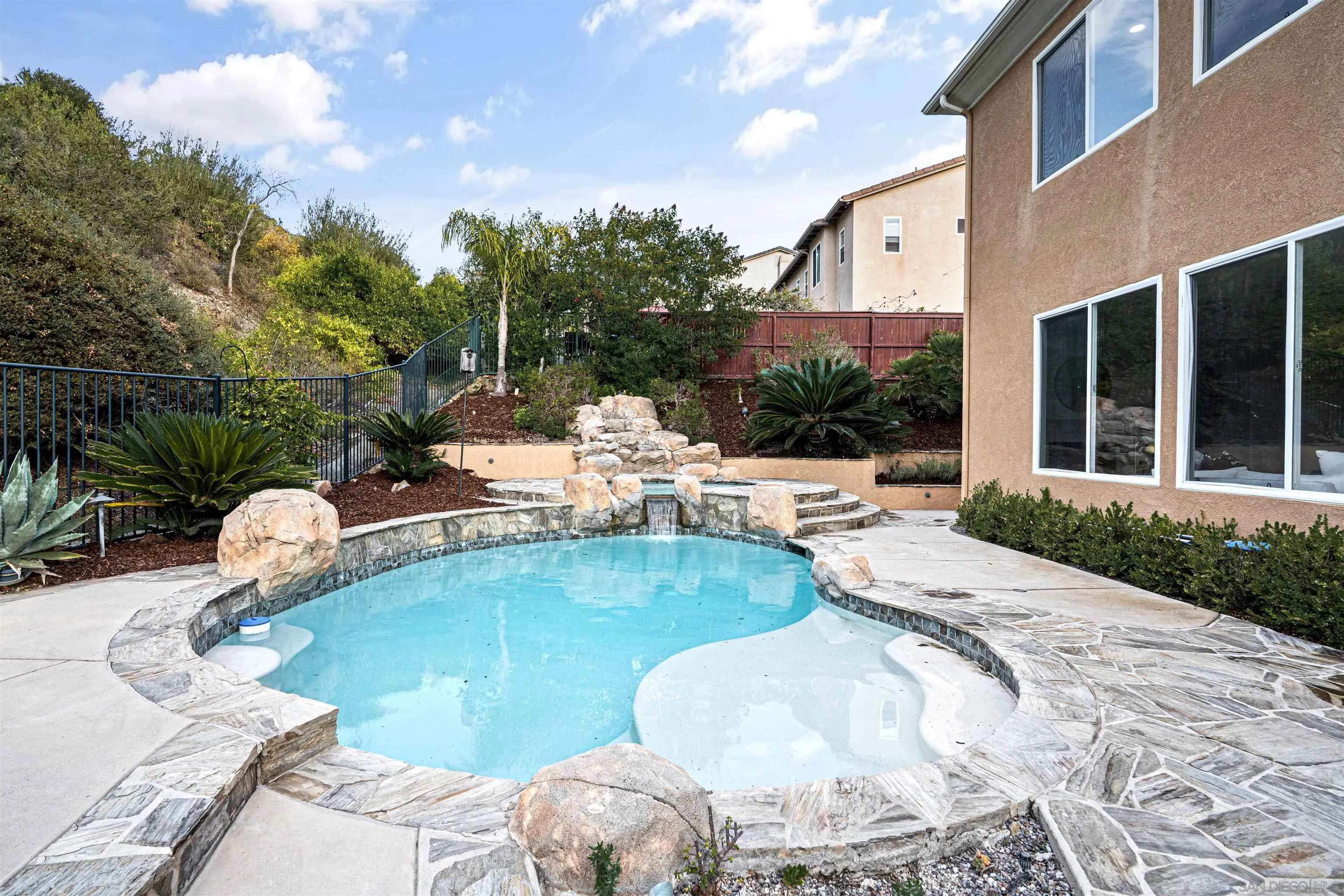 https://cdn.realtyfeed.com/cdn/127/250037032/10a18f7c42c6000edfbe5de365fe939b.webp