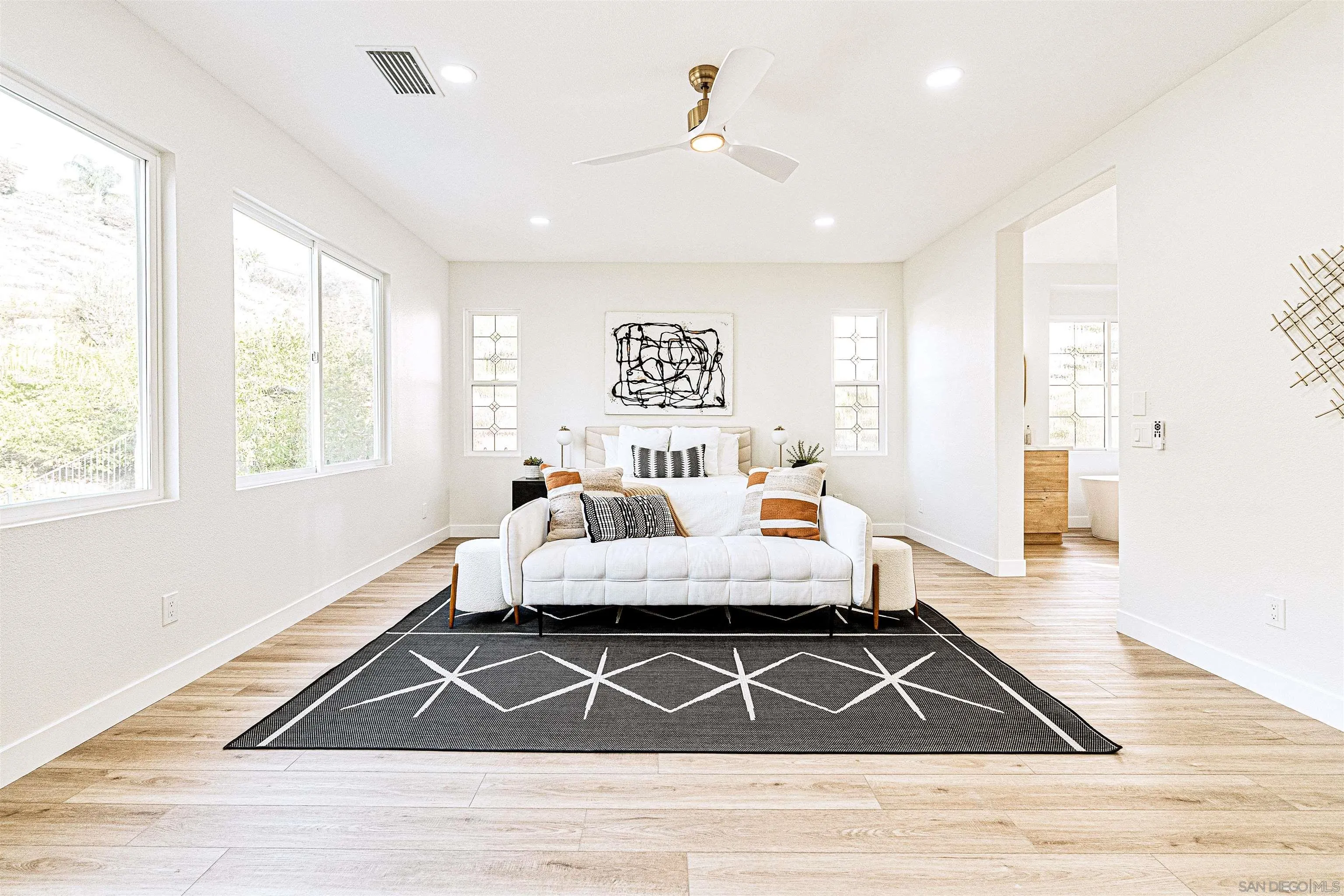 https://cdn.realtyfeed.com/cdn/127/250037032/18aa74ef425a9f60947babbc1cb421a8.webp