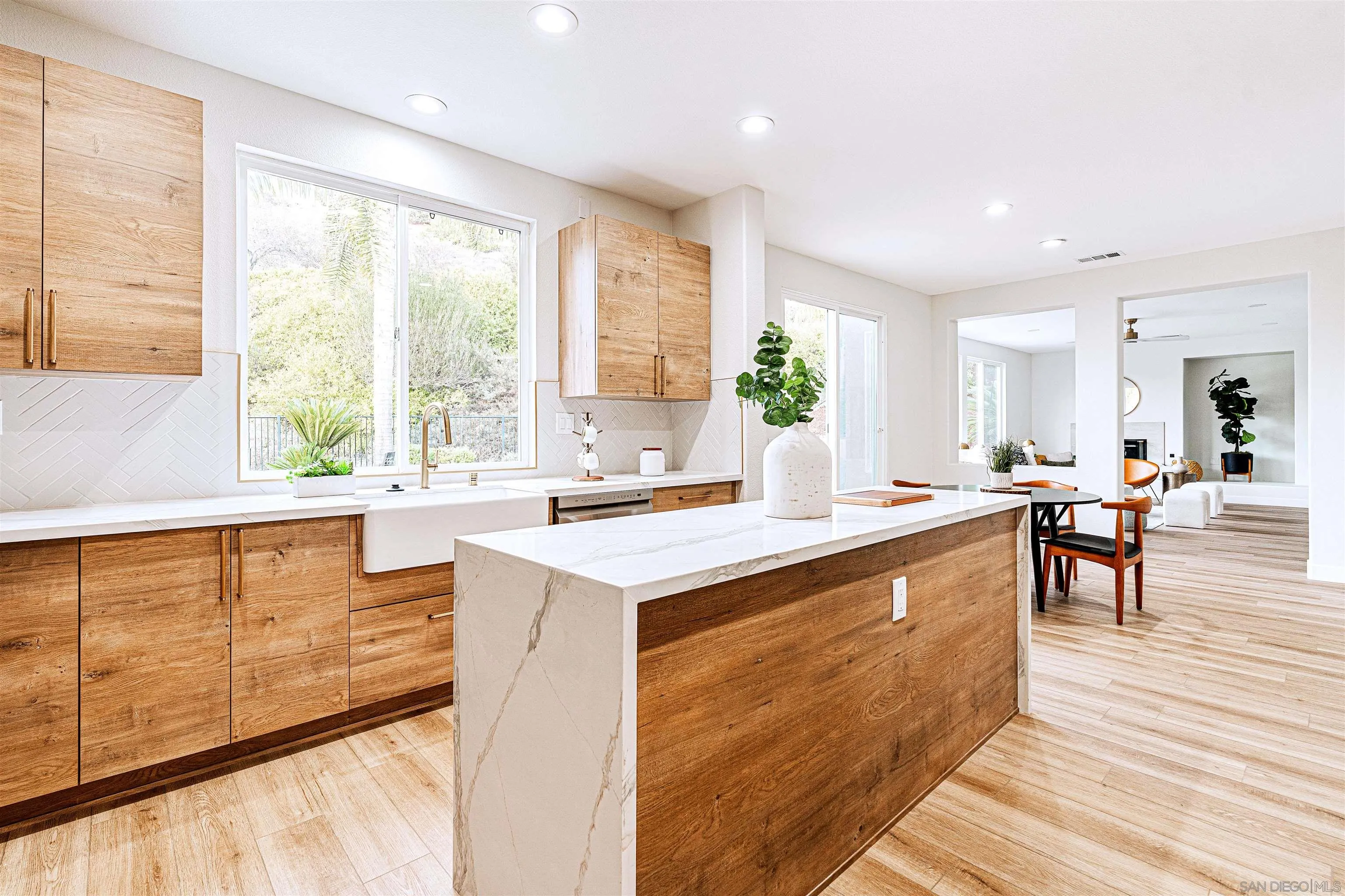 https://cdn.realtyfeed.com/cdn/127/250037032/337e23b27d40ce2967d6893bf29ee050.webp