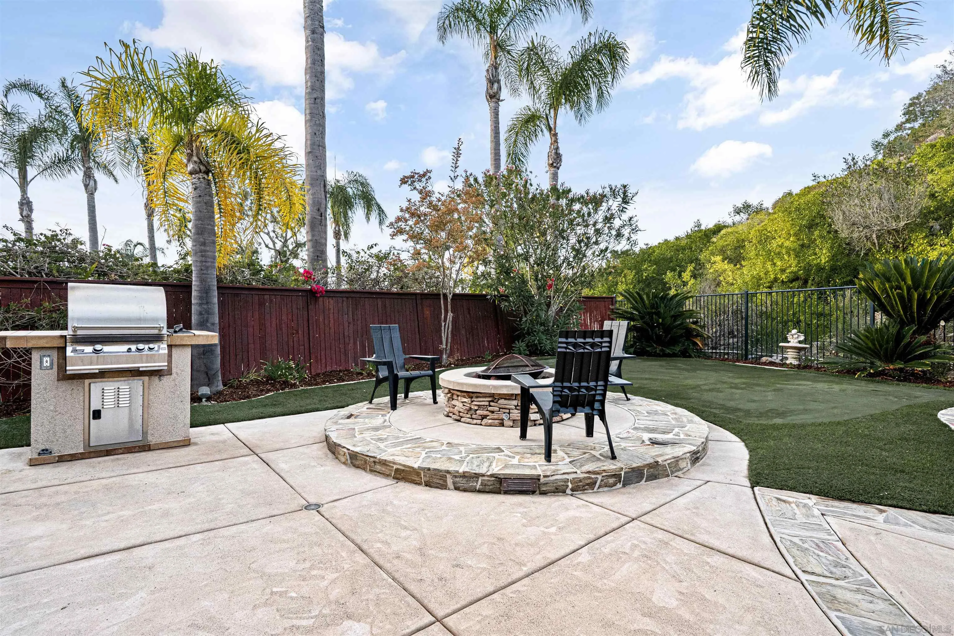 https://cdn.realtyfeed.com/cdn/127/250037032/4af5ce51dd3a67e69ed8efd4c237d1df.webp