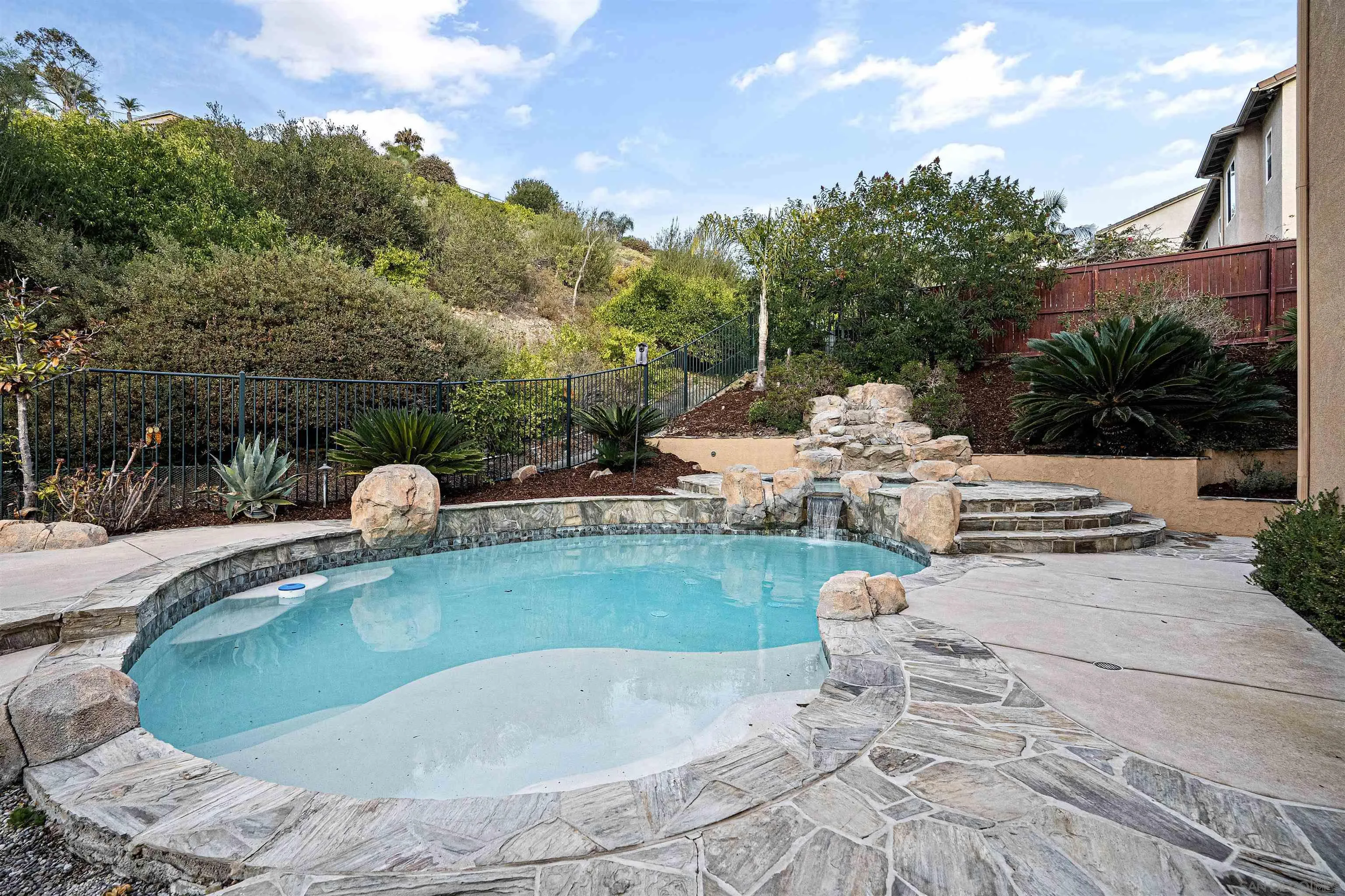 https://cdn.realtyfeed.com/cdn/127/250037032/598b5c0bf1a810ea494a6b27491d297d.webp