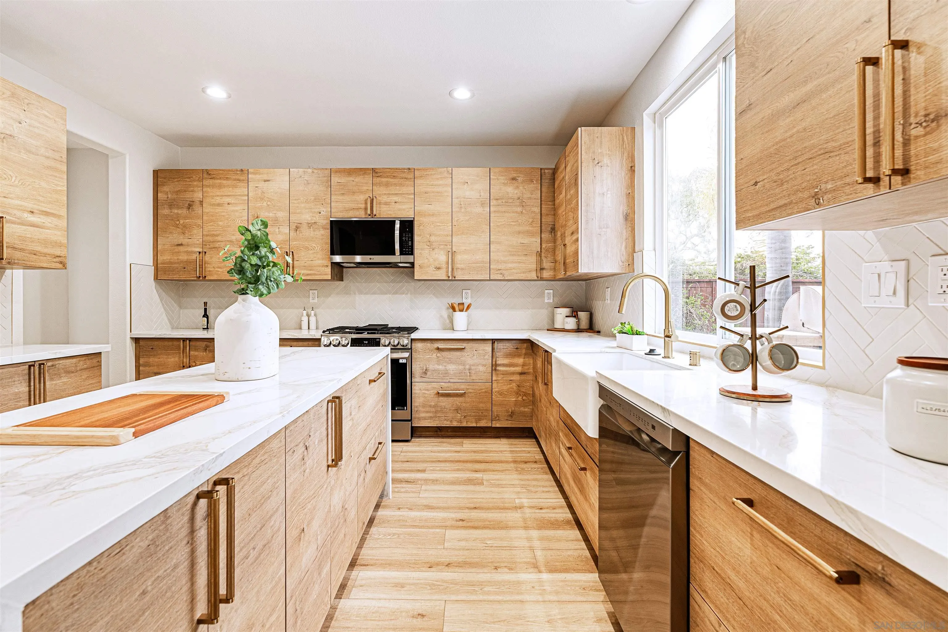 https://cdn.realtyfeed.com/cdn/127/250037032/65dfc9fbcfbc3e720a7a5632598d1d34.webp