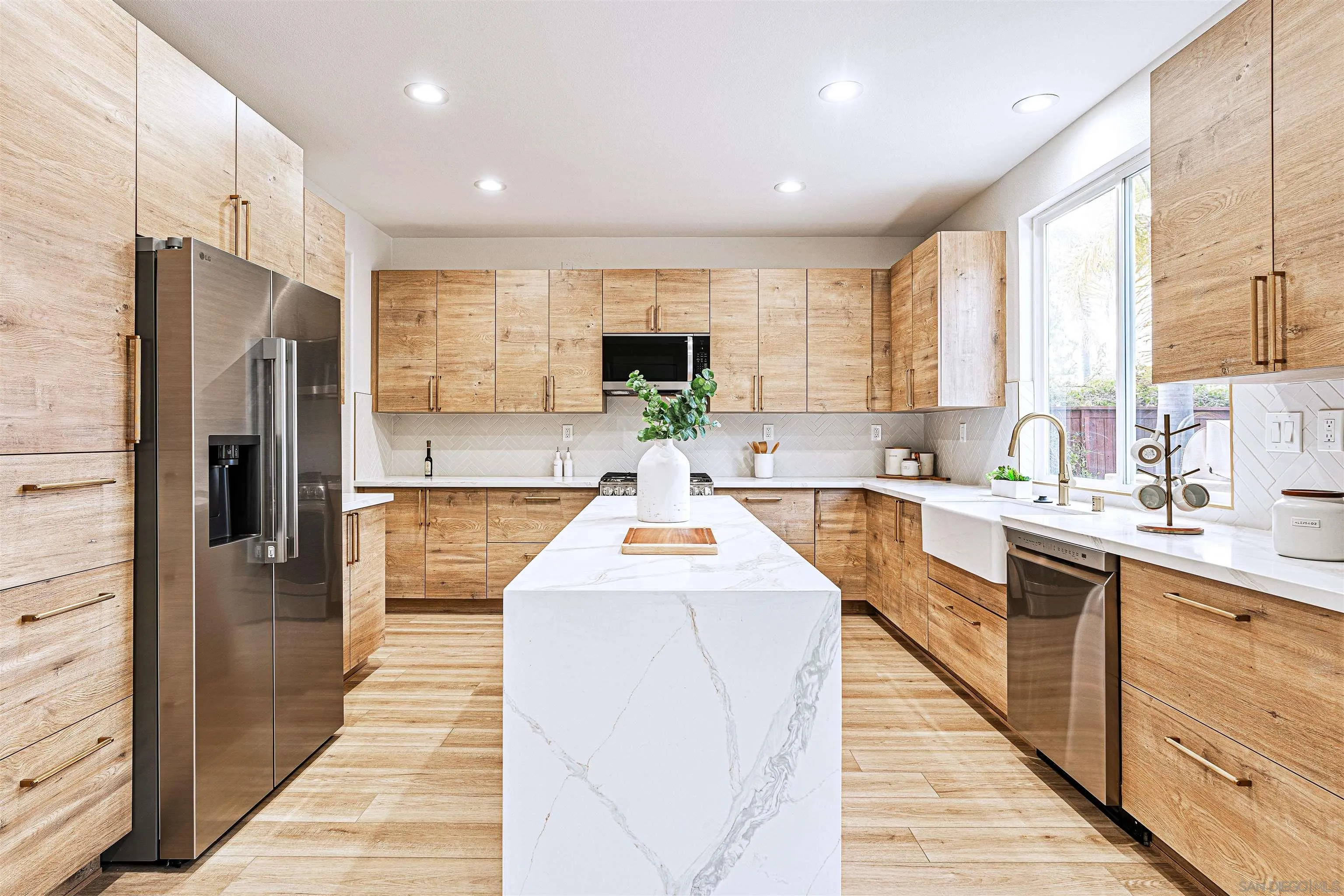 https://cdn.realtyfeed.com/cdn/127/250037032/ab38775e4df55c65ac141bd7af520453.webp