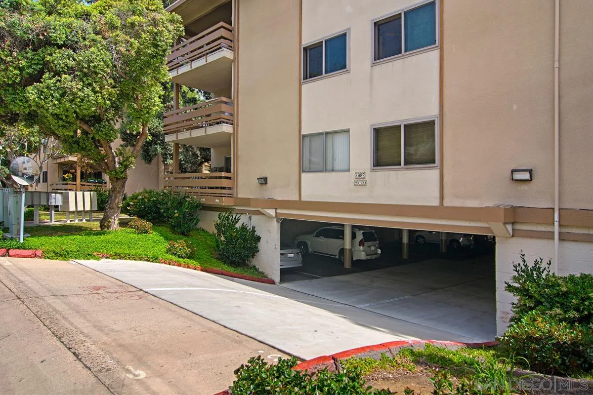 https://cdn.realtyfeed.com/cdn/127/250037033/3c0379f9adacfff99134f90820db2d47.webp