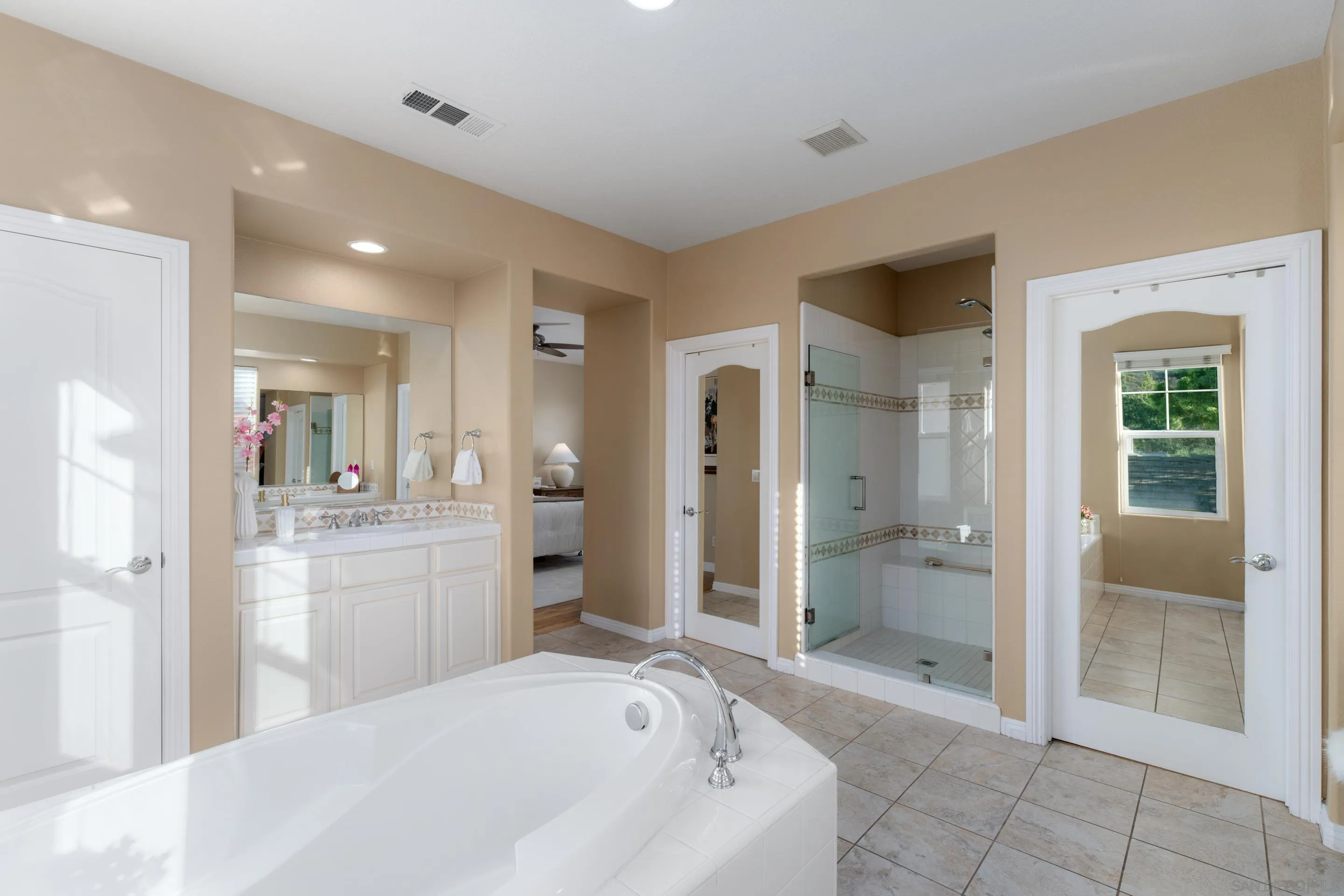 https://cdn.realtyfeed.com/cdn/127/250037034/23d0ae5b439067a3ce1cf135a42d3955.webp