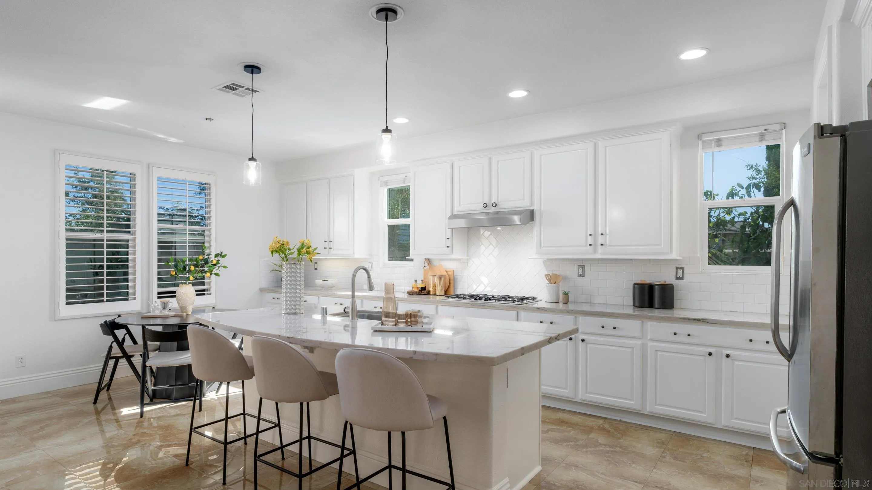 https://cdn.realtyfeed.com/cdn/127/250037034/3b51b2672a222d59034bb92ac881d1e5.webp