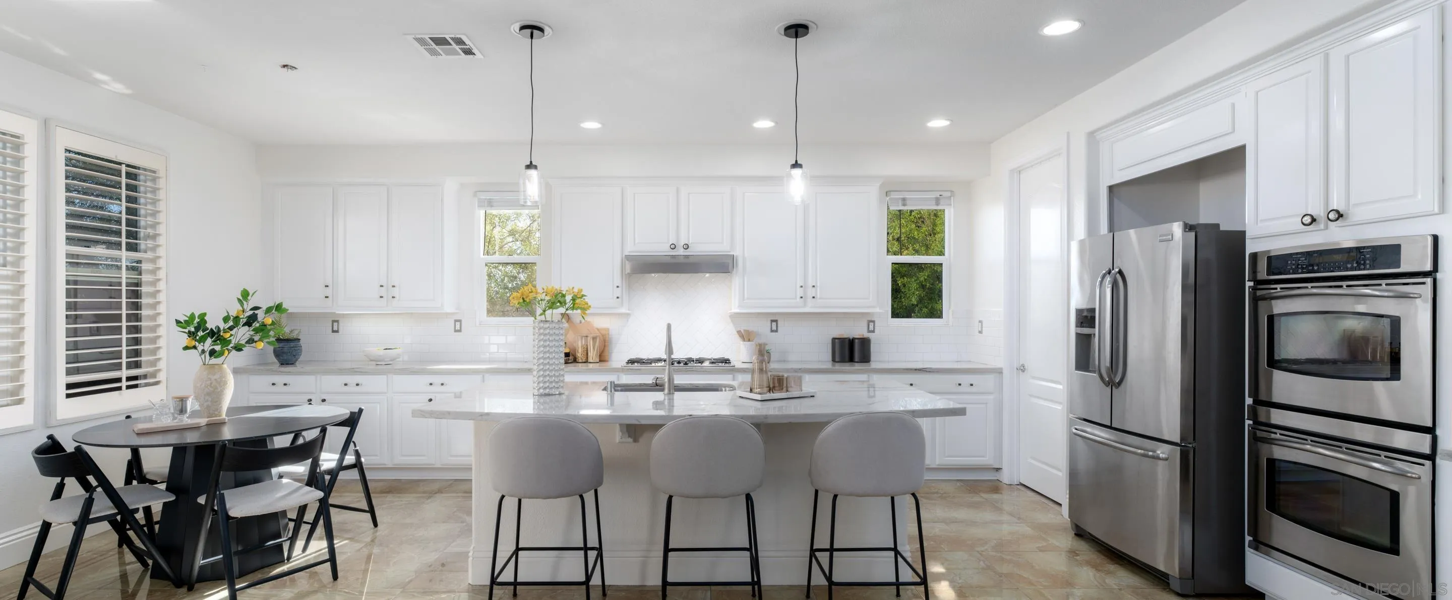 https://cdn.realtyfeed.com/cdn/127/250037034/40166bf0b1a5e013774e60e46377a344.webp
