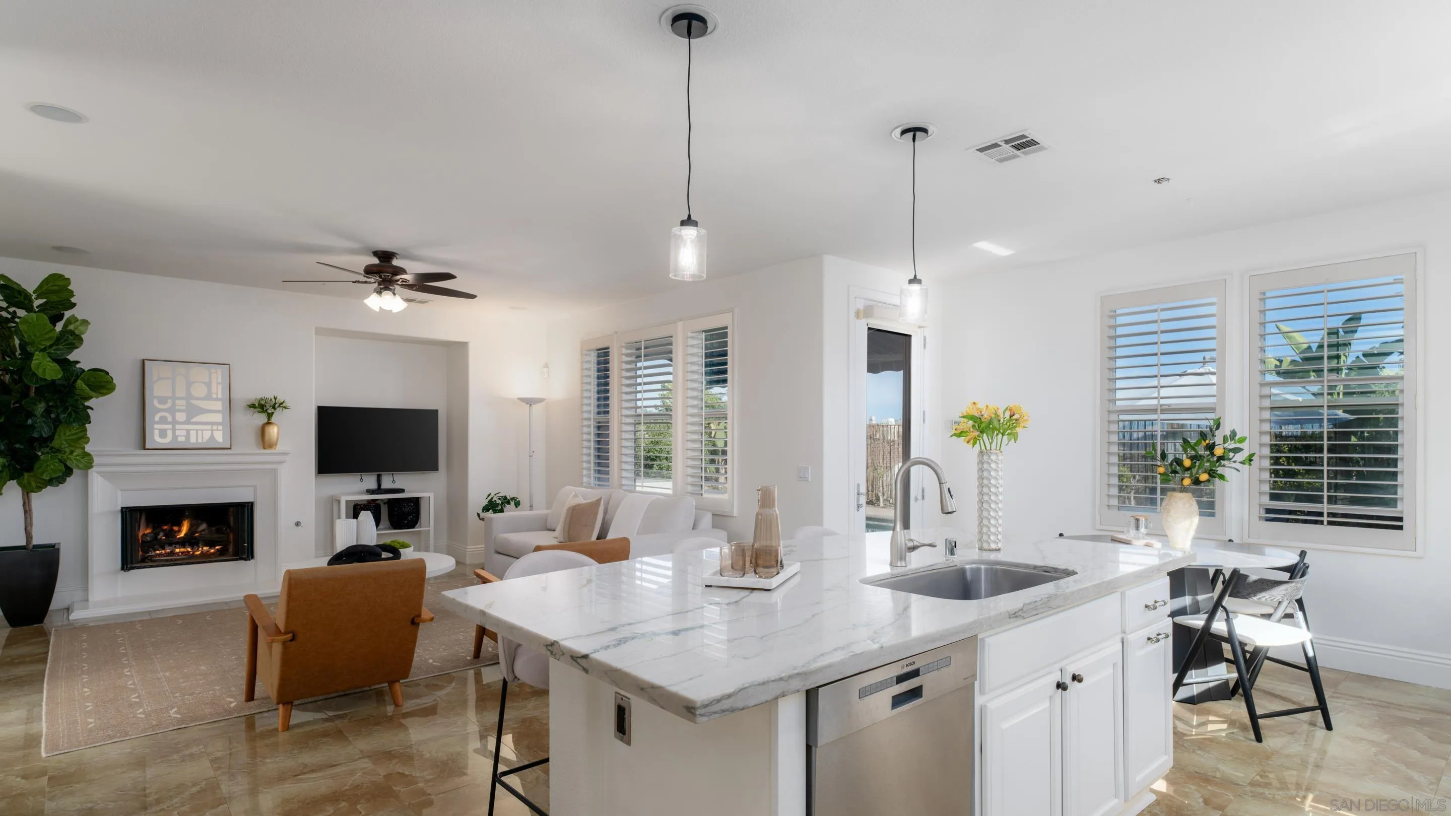 https://cdn.realtyfeed.com/cdn/127/250037034/576d340335351666b1209a24c3bec91c.webp