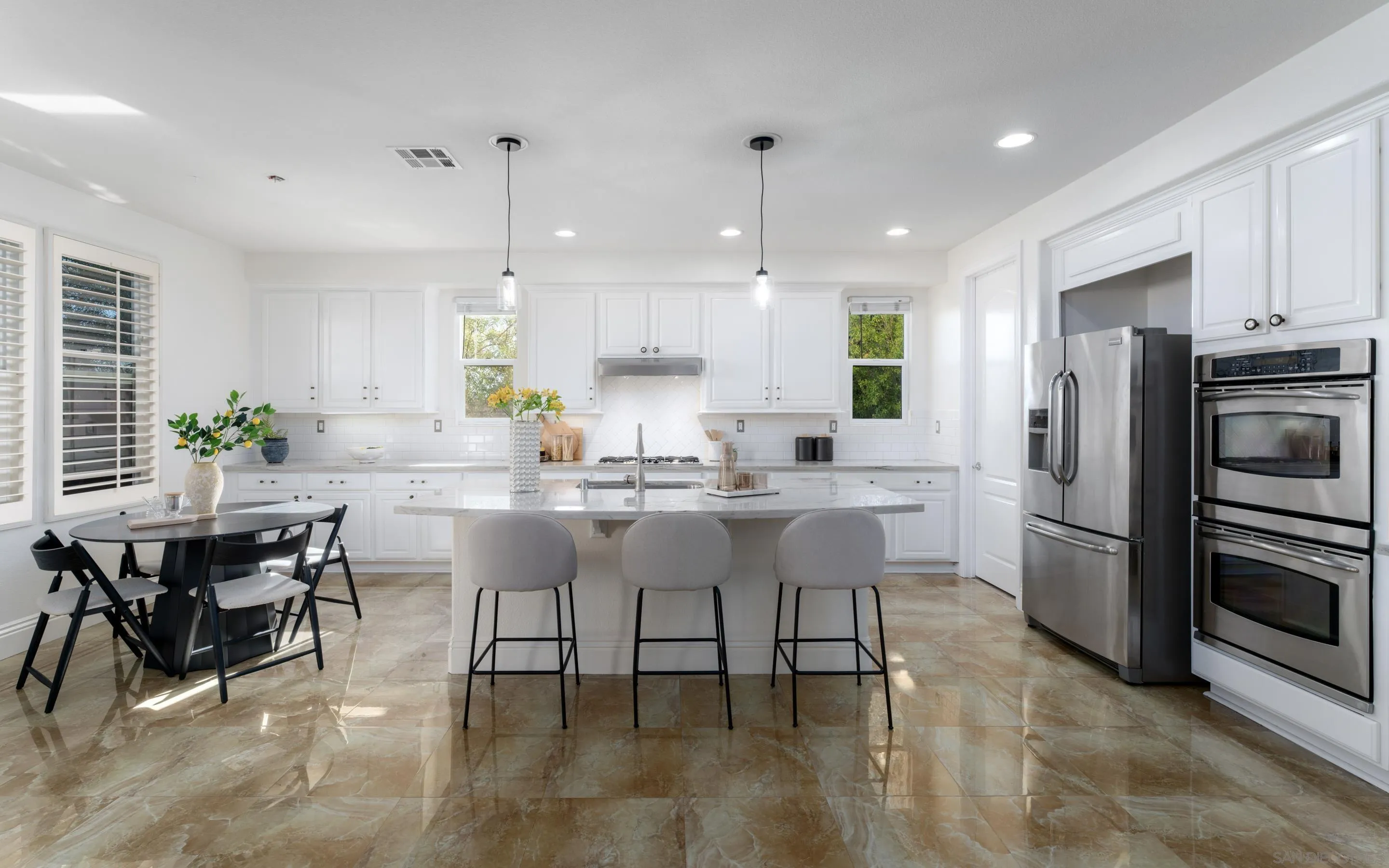 https://cdn.realtyfeed.com/cdn/127/250037034/5e7a6b3c2cbf8d53848676f975f42ebc.webp