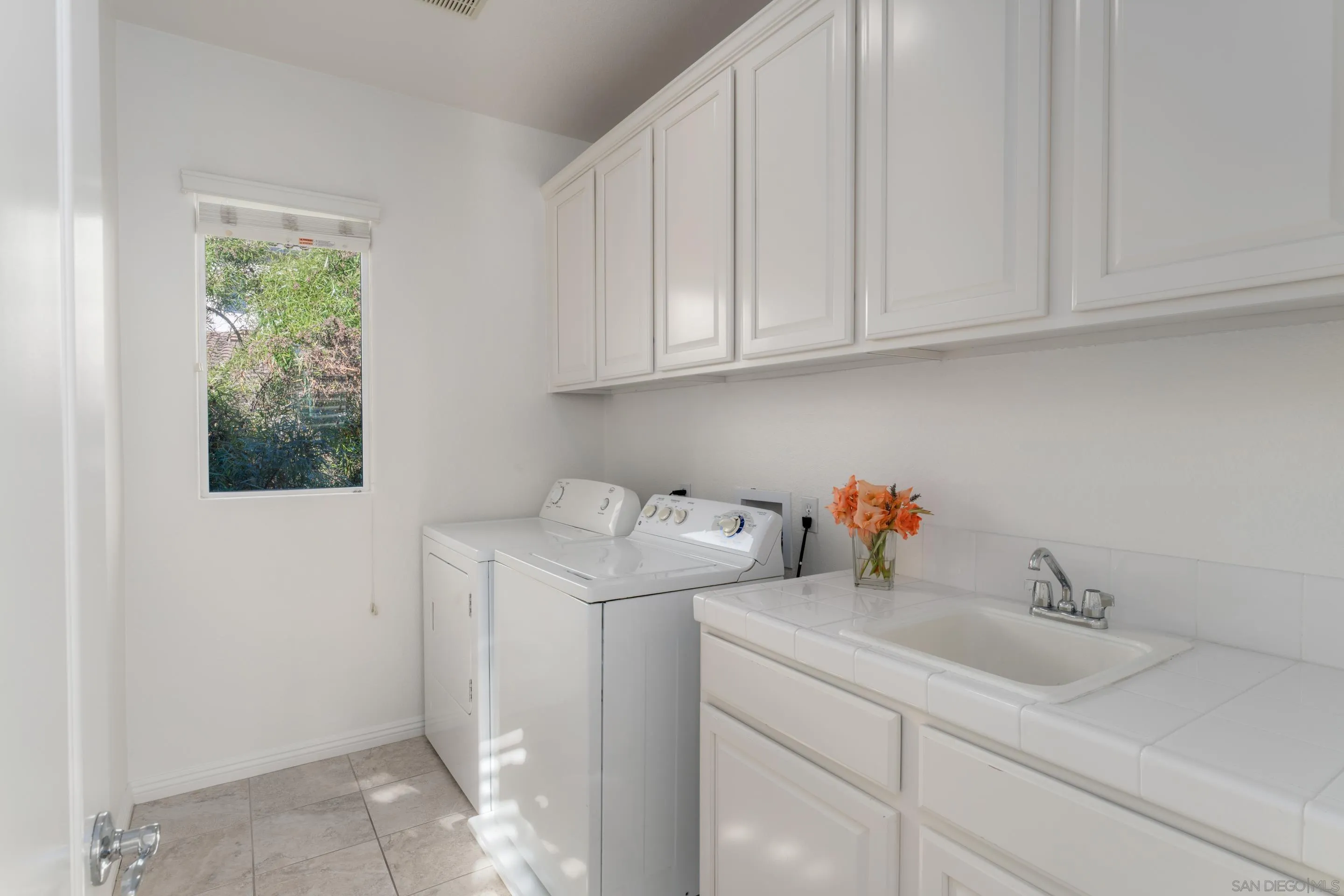 https://cdn.realtyfeed.com/cdn/127/250037034/6204181cadf73dabb71553949c7e97a5.webp