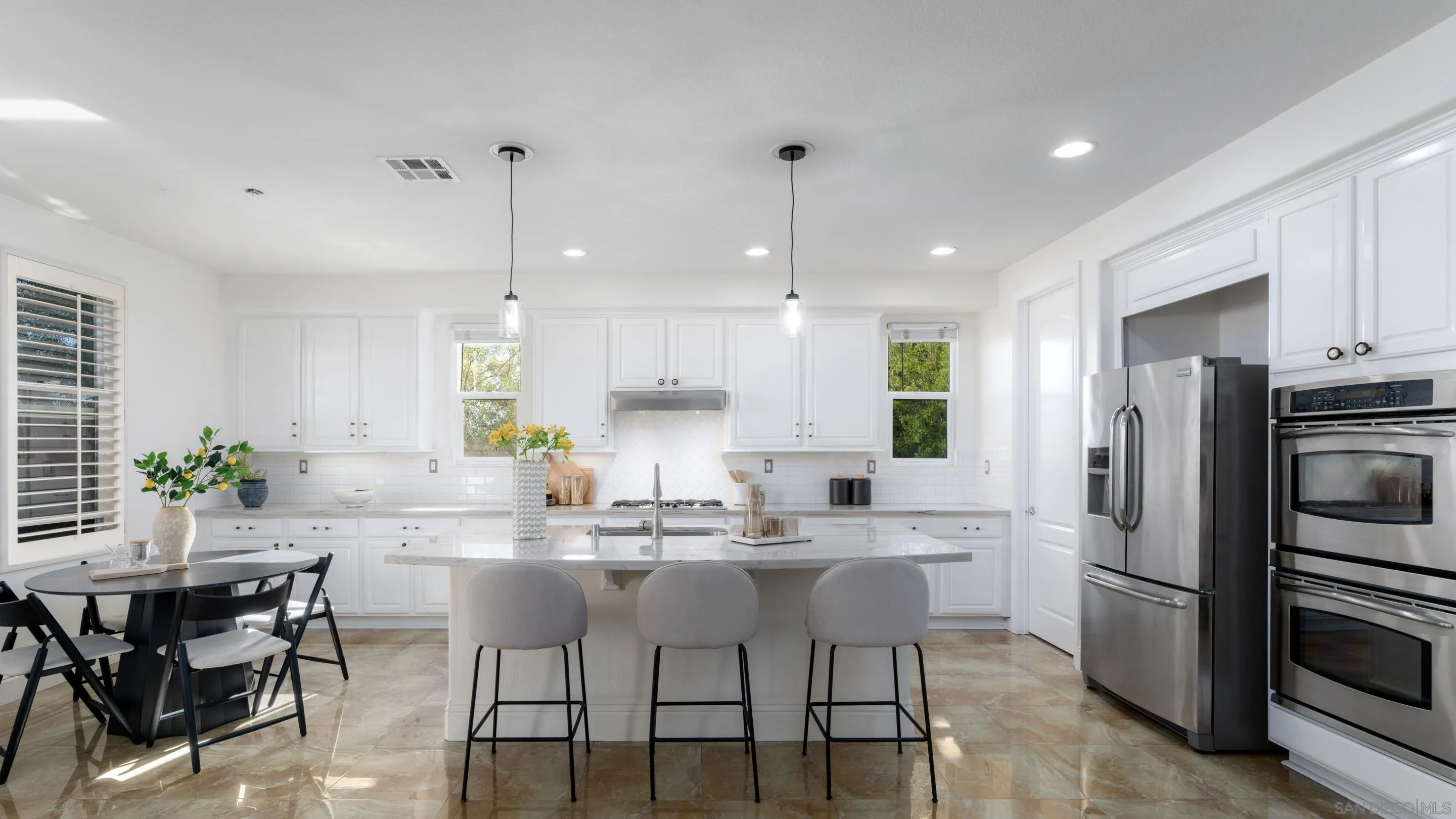 https://cdn.realtyfeed.com/cdn/127/250037034/69af83bd4b0330676aa7bd87906265c3.webp