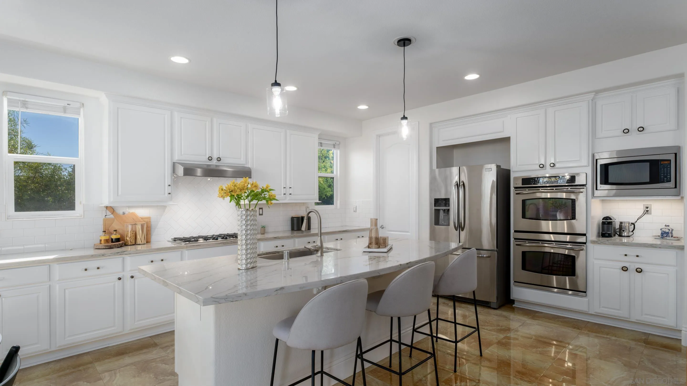 https://cdn.realtyfeed.com/cdn/127/250037034/7549327631f32fb49983fe0d07fa0e91.webp
