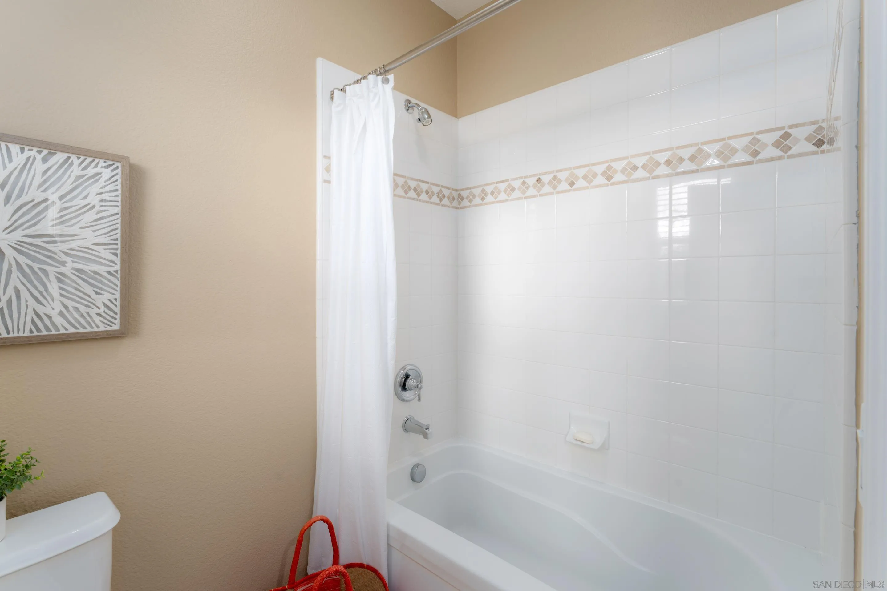 https://cdn.realtyfeed.com/cdn/127/250037034/859dc2422a07c4a20bfa8b865a15bc80.webp