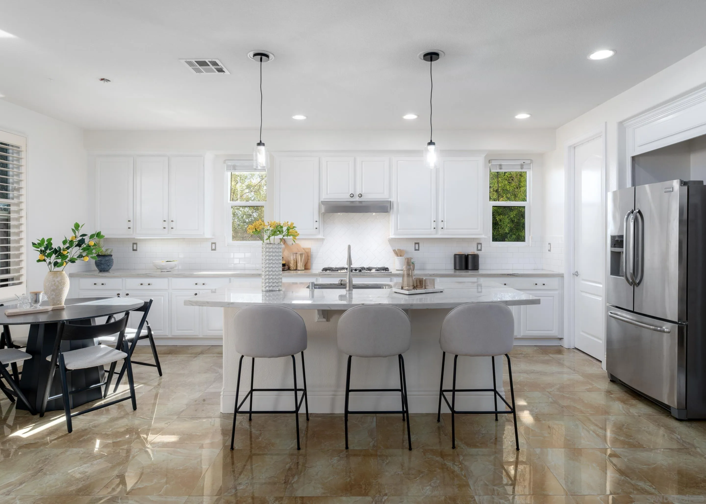 https://cdn.realtyfeed.com/cdn/127/250037034/89934197327273be77b48bf97e2a0cd2.webp