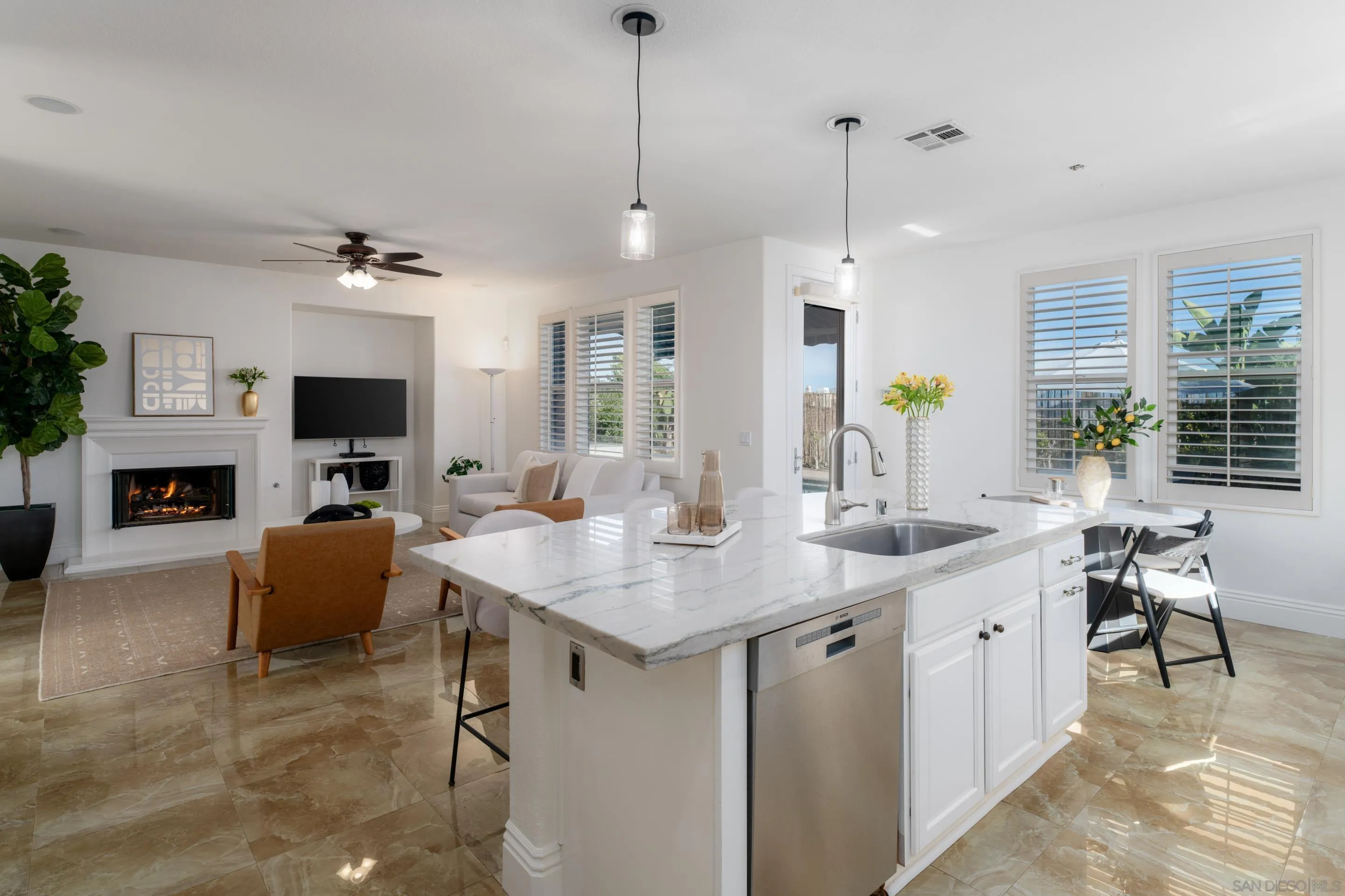 https://cdn.realtyfeed.com/cdn/127/250037034/8efe62942fafd92282e00fae81312c1f.webp