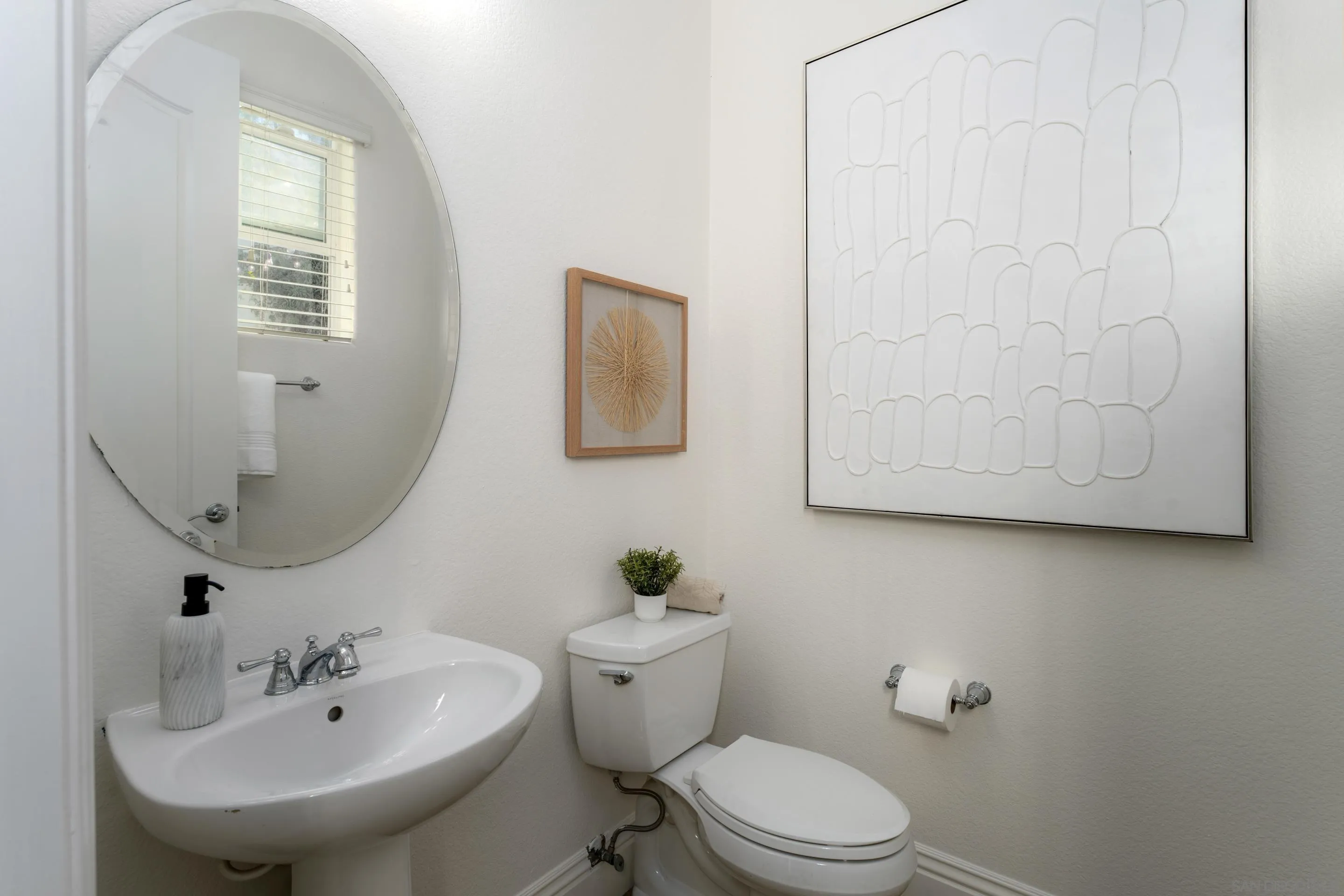 https://cdn.realtyfeed.com/cdn/127/250037034/ad62d0030c3d485fd50c88e70f1b98c2.webp