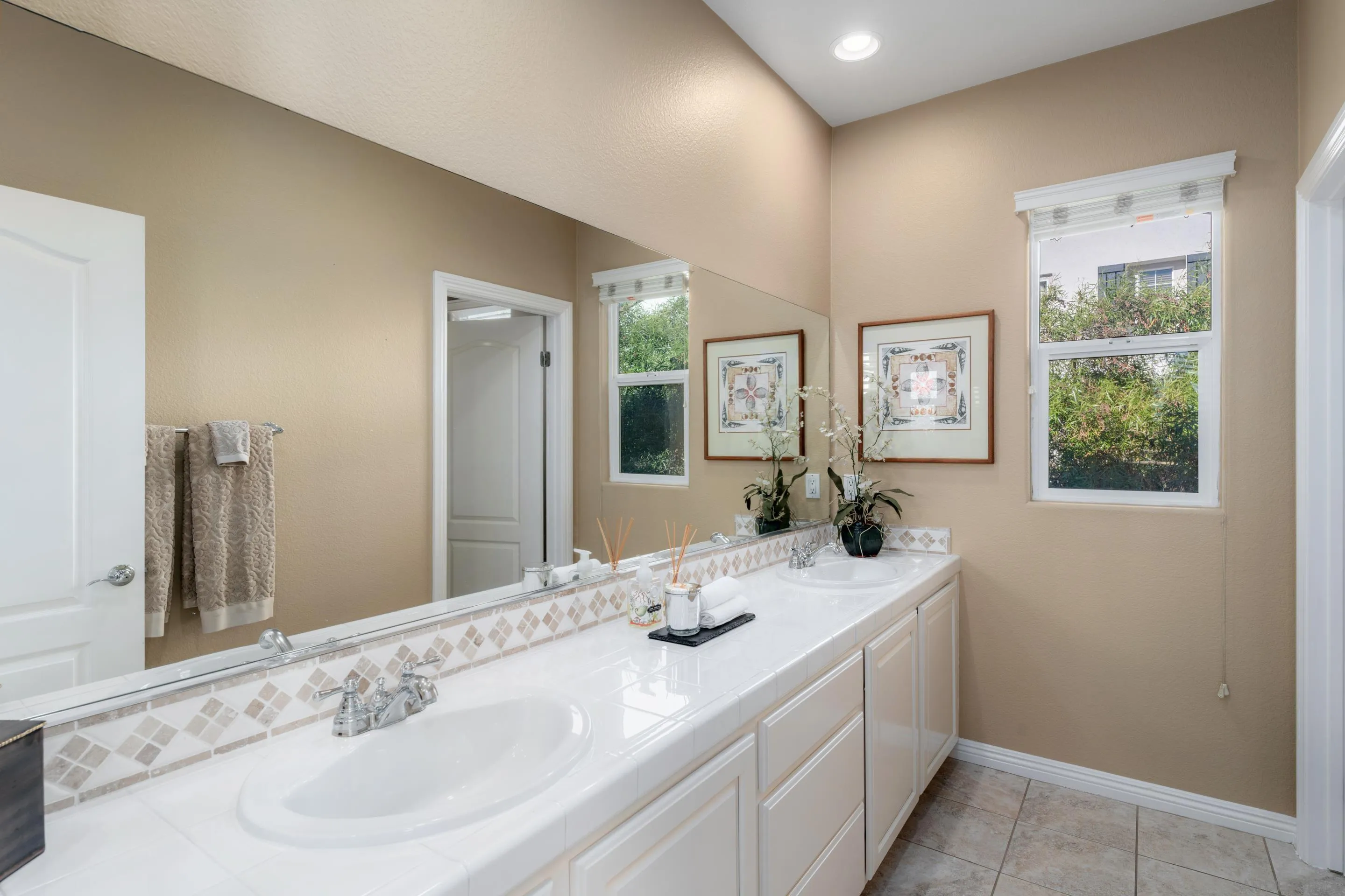 https://cdn.realtyfeed.com/cdn/127/250037034/f5af119ef5ba422f55d25df28357509e.webp