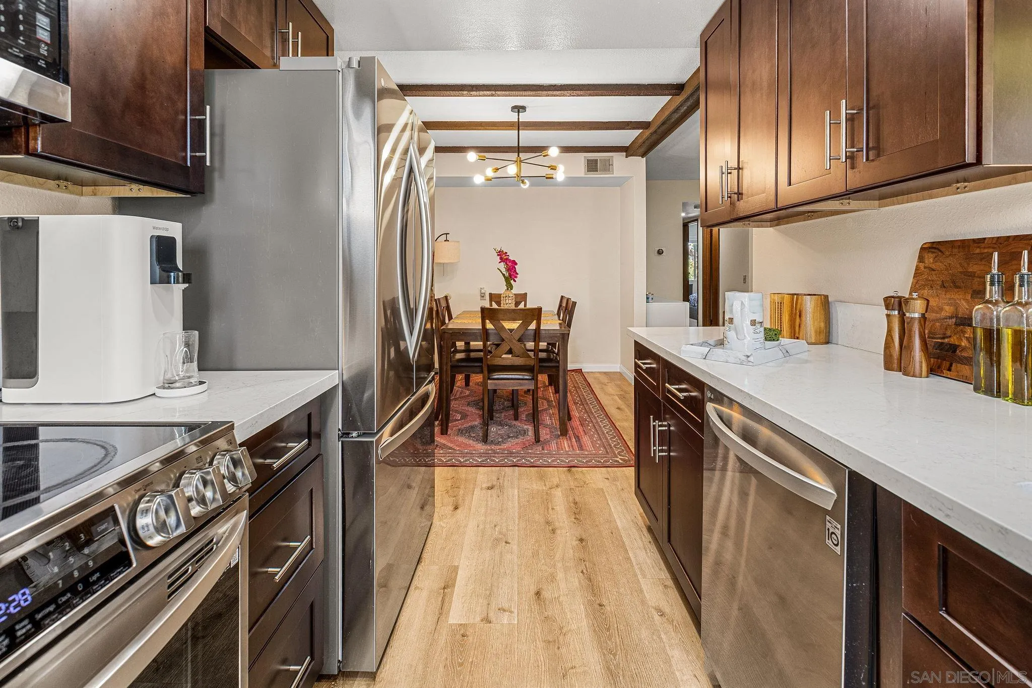 https://cdn.realtyfeed.com/cdn/127/250037036/1e5ddb0def637c4450a56894824e4517.webp