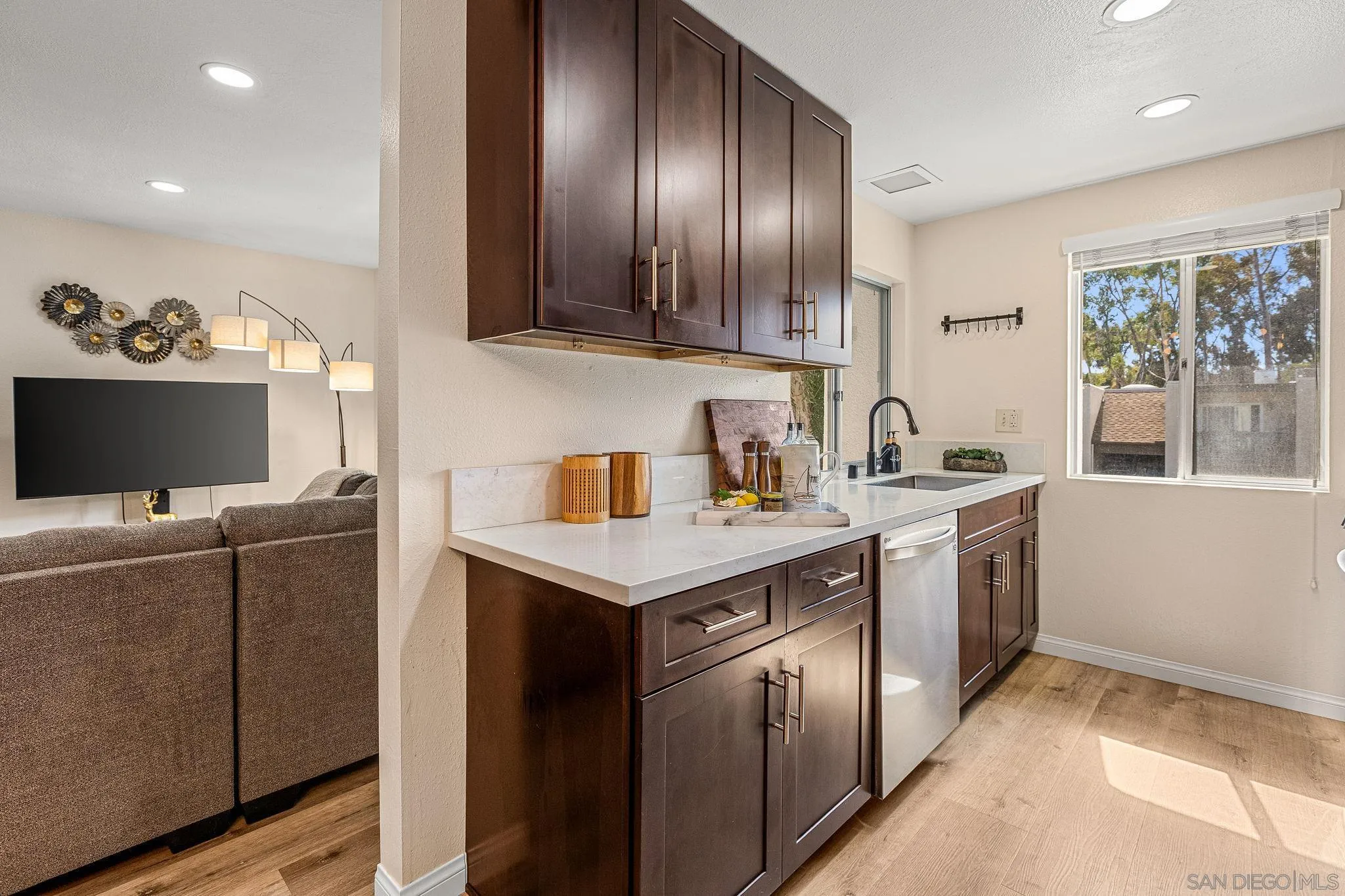 https://cdn.realtyfeed.com/cdn/127/250037036/5ab856f684ebc6195262899ed9615c7d.webp
