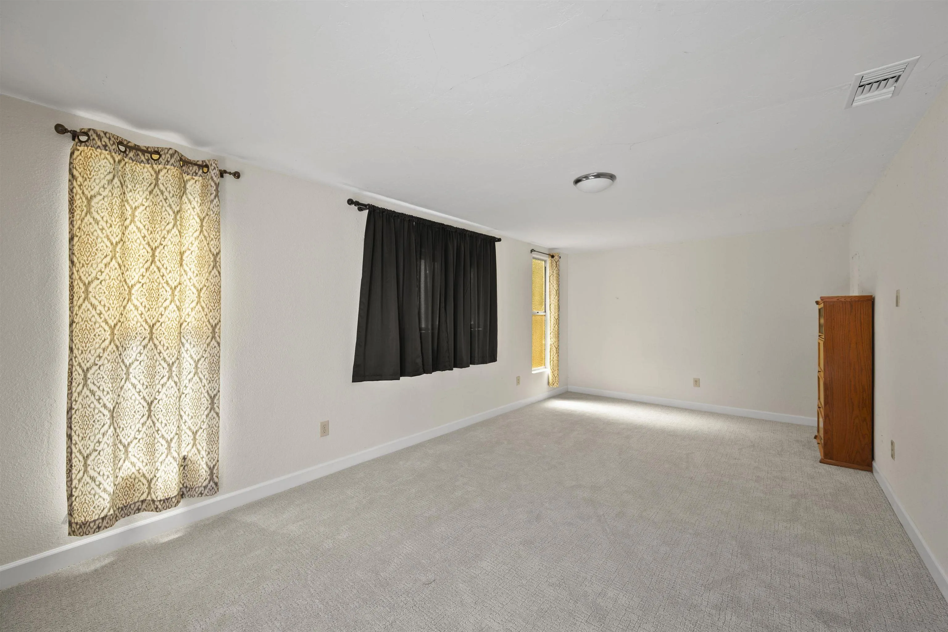 https://cdn.realtyfeed.com/cdn/127/250037037/03cd87ad6db85e8249096e934db15bee.webp