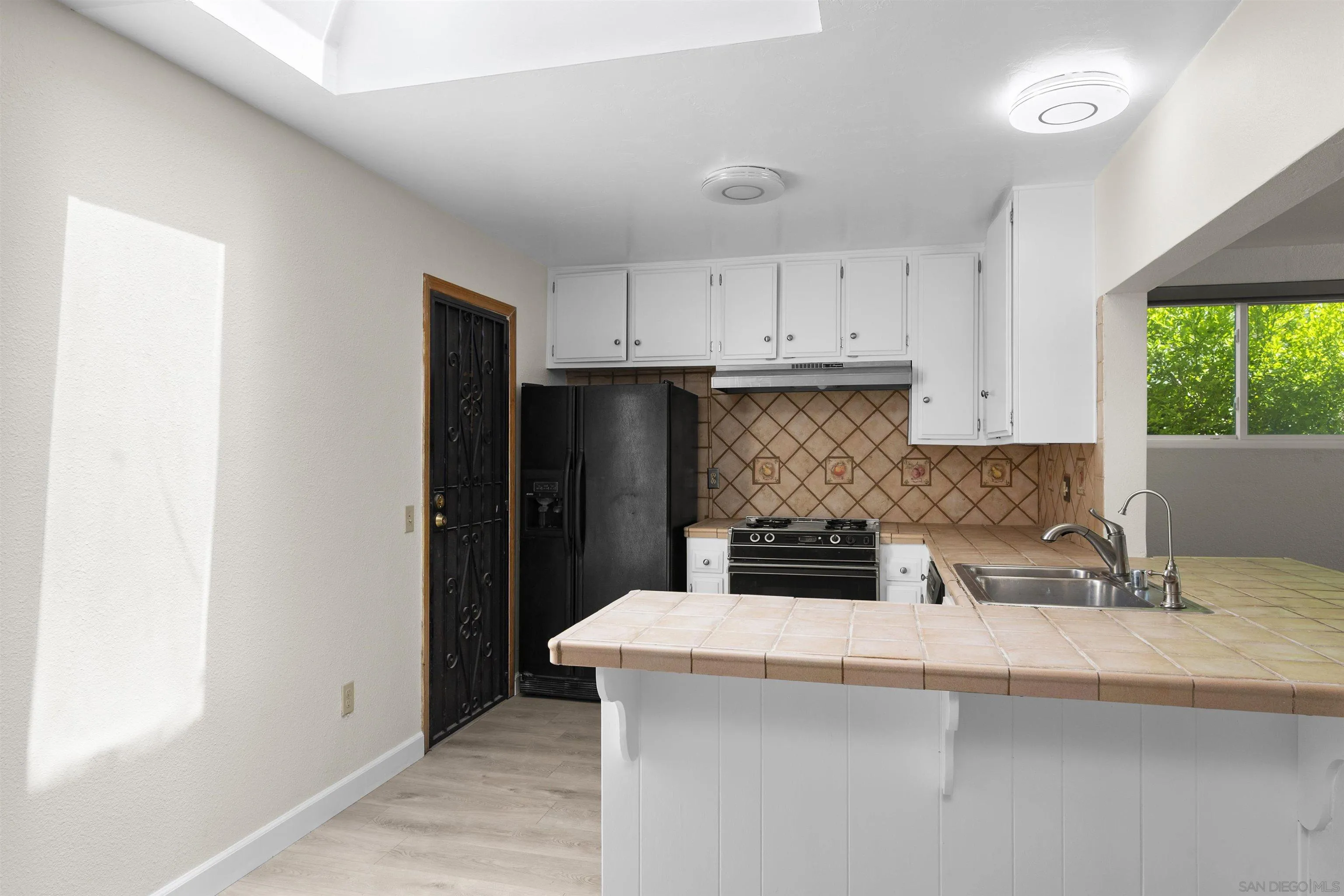 https://cdn.realtyfeed.com/cdn/127/250037037/0d468d258465264f7c6e0dc7914abb38.webp